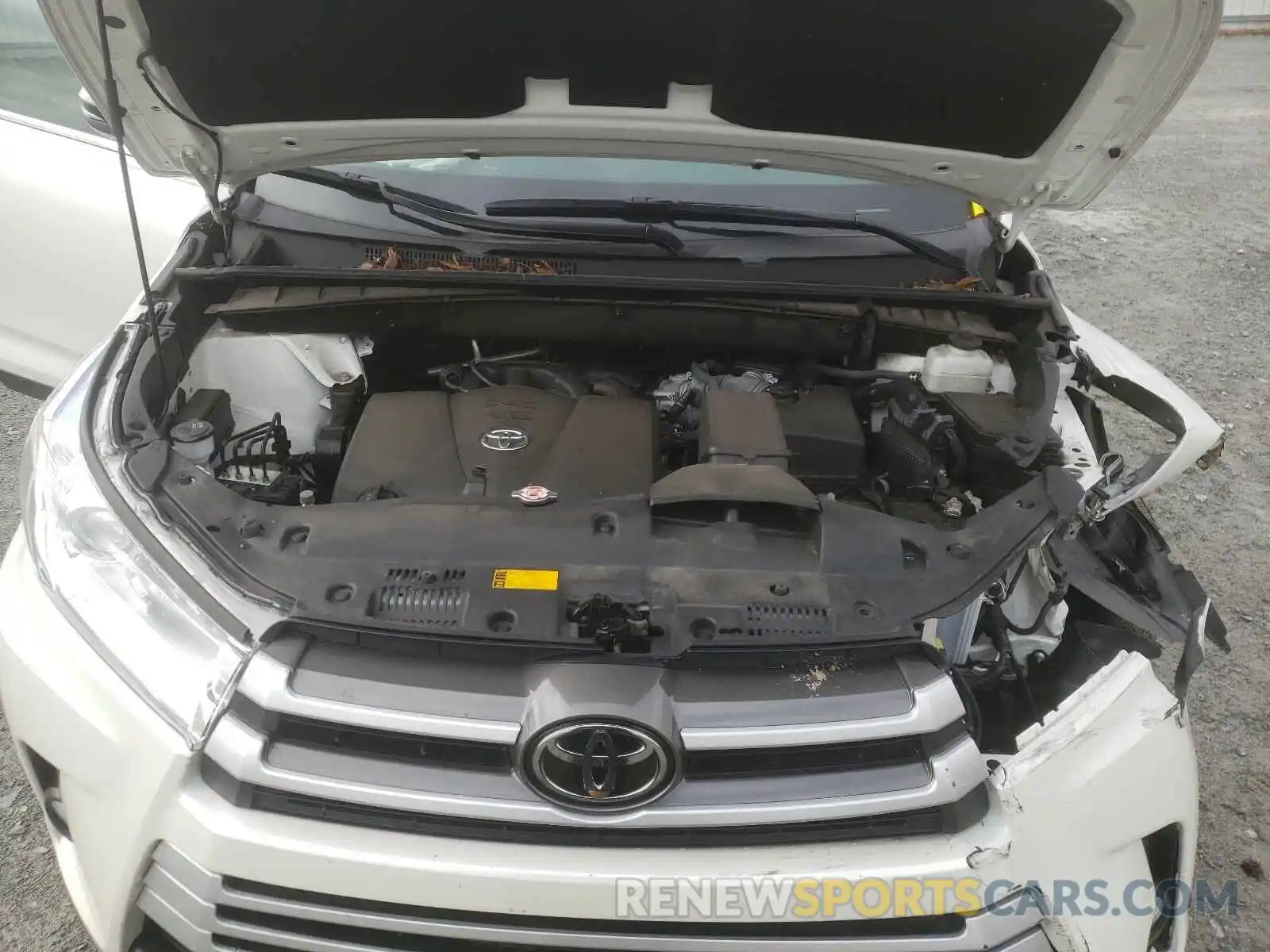 7 Photograph of a damaged car 5TDKZRFH3KS318274 TOYOTA HIGHLANDER 2019