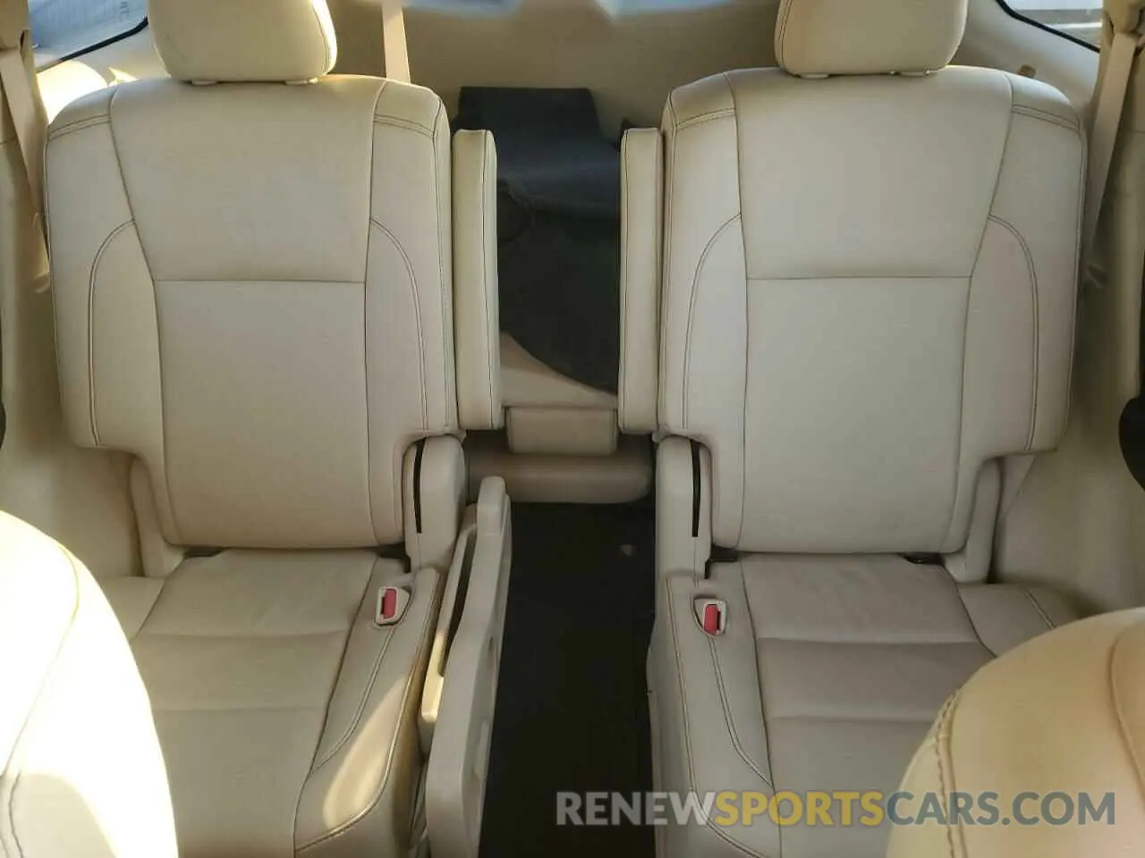 10 Photograph of a damaged car 5TDKZRFH3KS322759 TOYOTA HIGHLANDER 2019