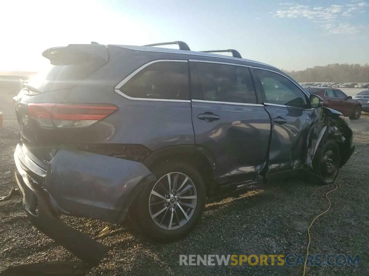3 Photograph of a damaged car 5TDKZRFH3KS322759 TOYOTA HIGHLANDER 2019
