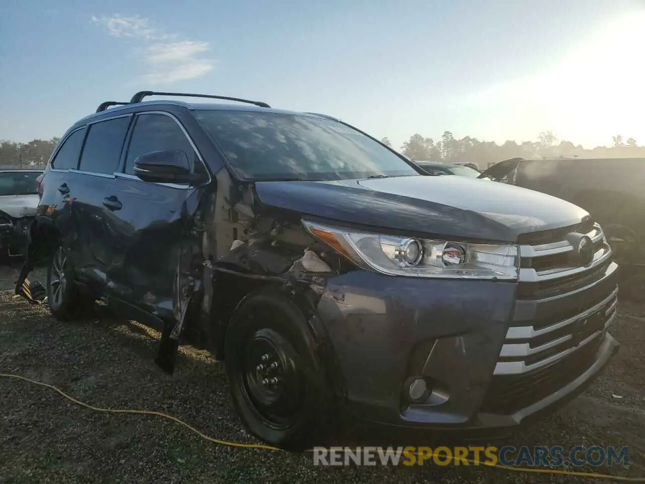 4 Photograph of a damaged car 5TDKZRFH3KS322759 TOYOTA HIGHLANDER 2019