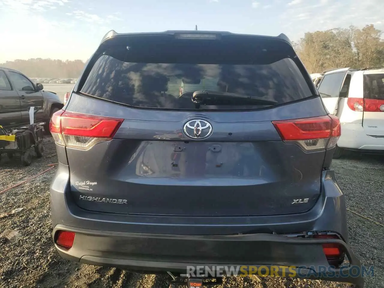 6 Photograph of a damaged car 5TDKZRFH3KS322759 TOYOTA HIGHLANDER 2019