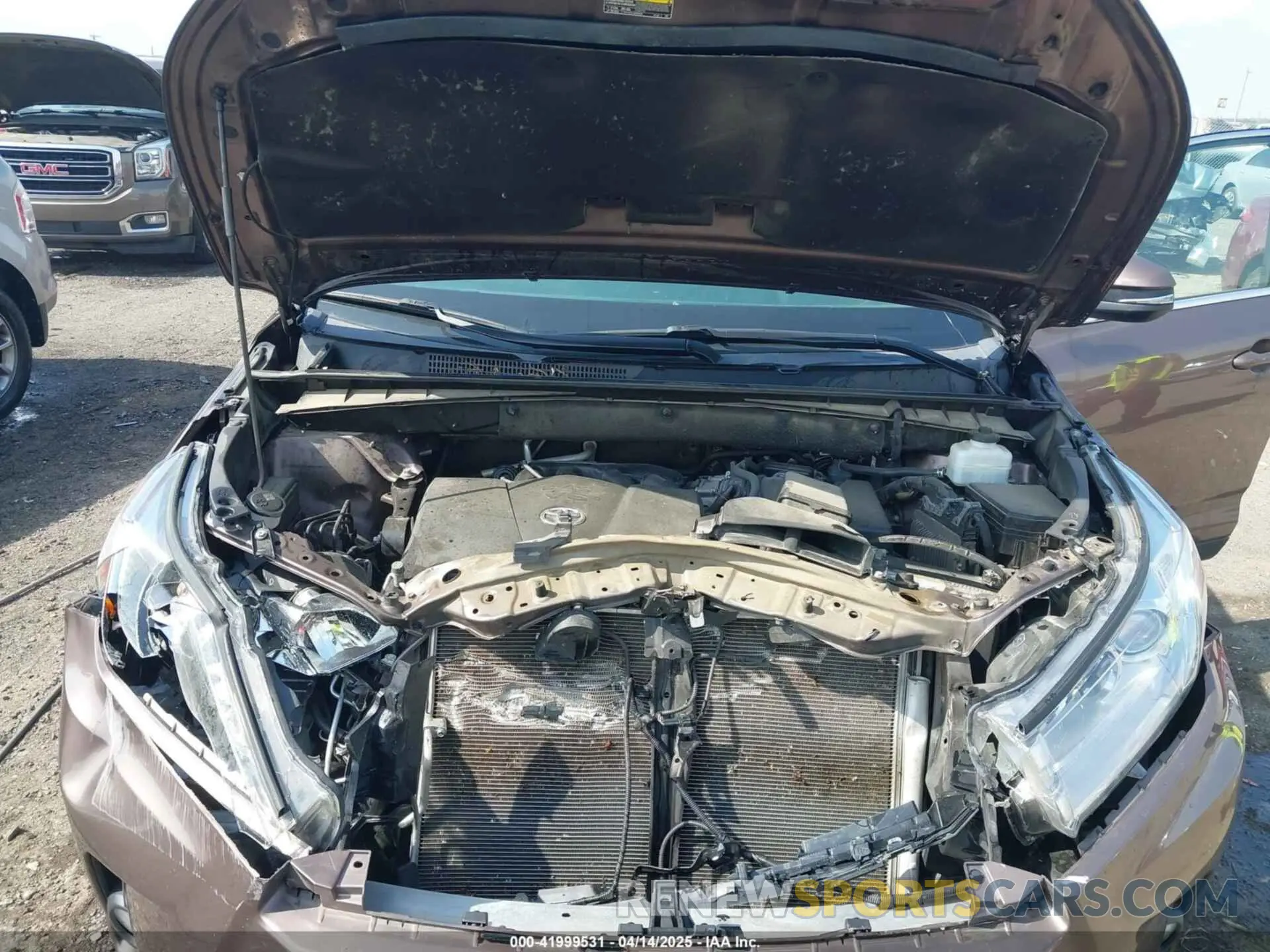 10 Photograph of a damaged car 5TDKZRFH3KS344289 TOYOTA HIGHLANDER 2019