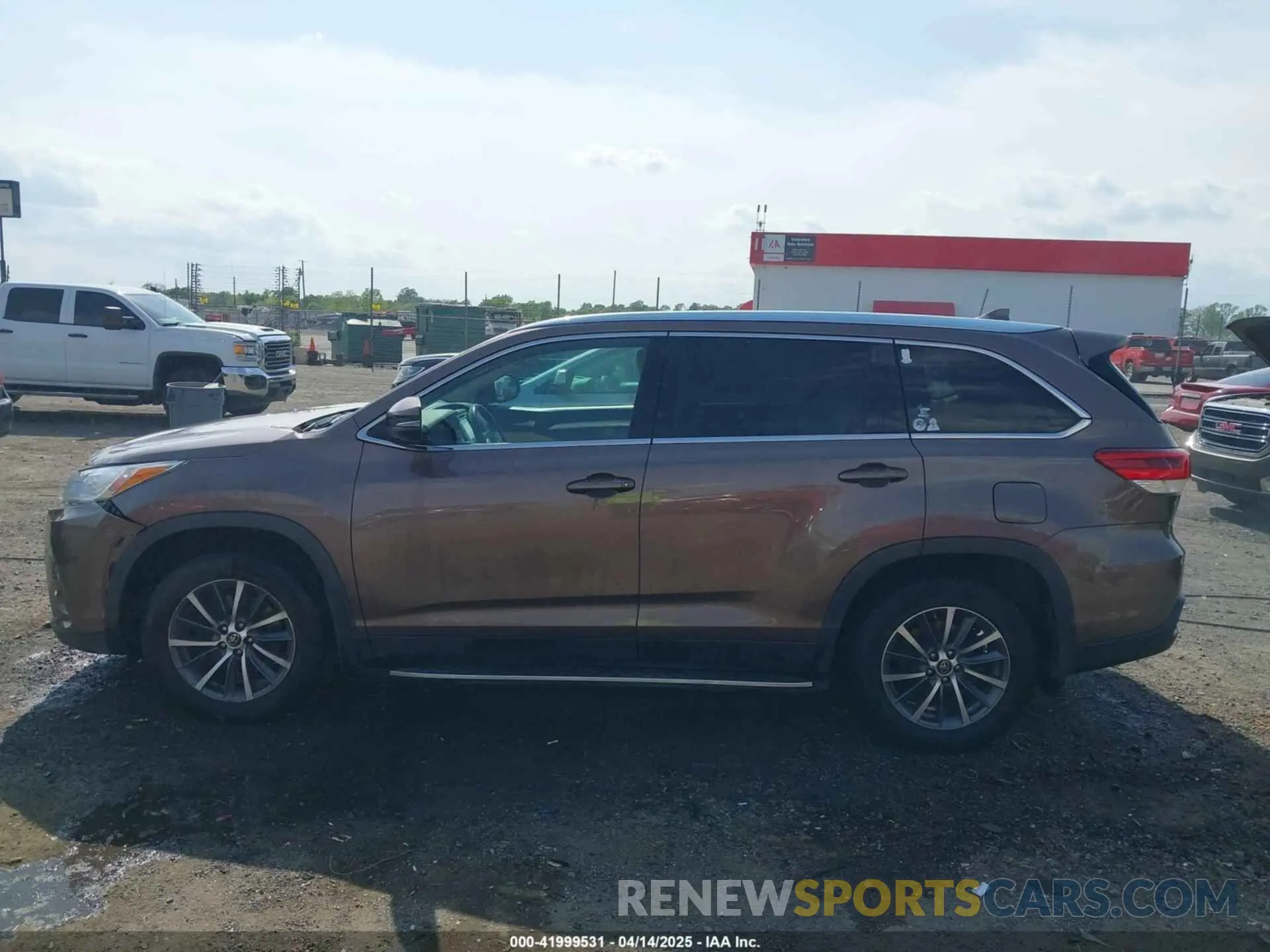 14 Photograph of a damaged car 5TDKZRFH3KS344289 TOYOTA HIGHLANDER 2019