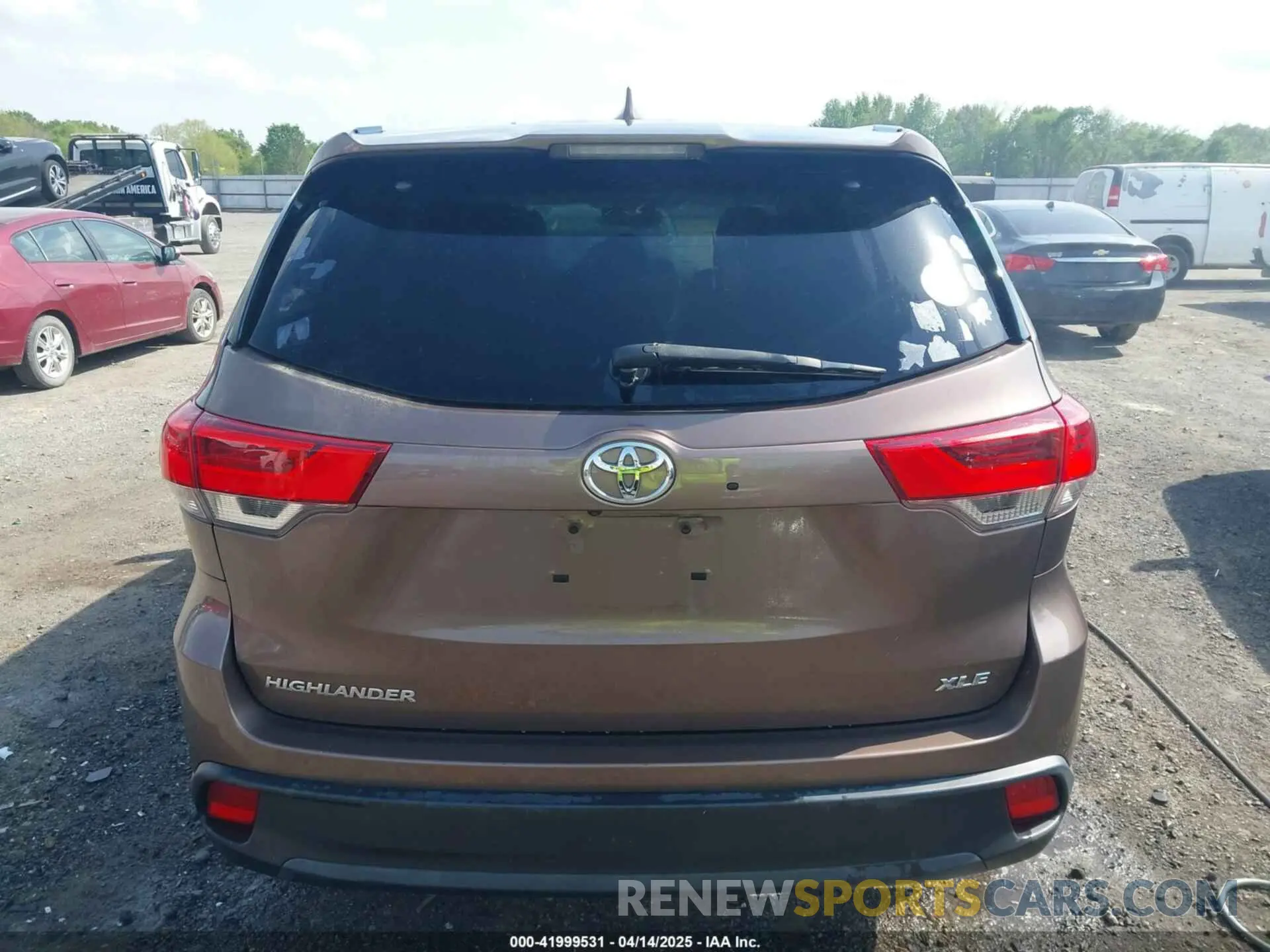 16 Photograph of a damaged car 5TDKZRFH3KS344289 TOYOTA HIGHLANDER 2019