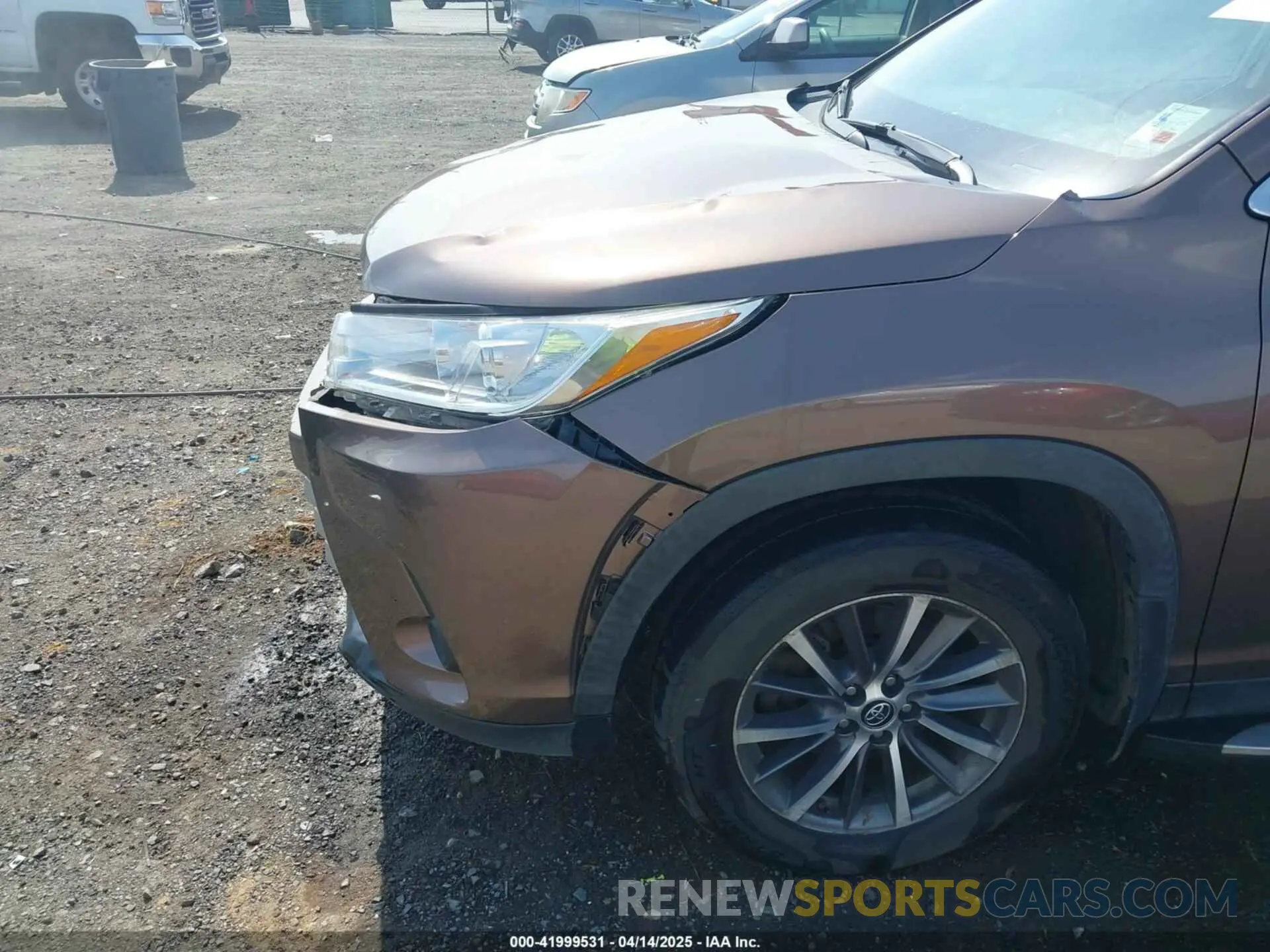 17 Photograph of a damaged car 5TDKZRFH3KS344289 TOYOTA HIGHLANDER 2019