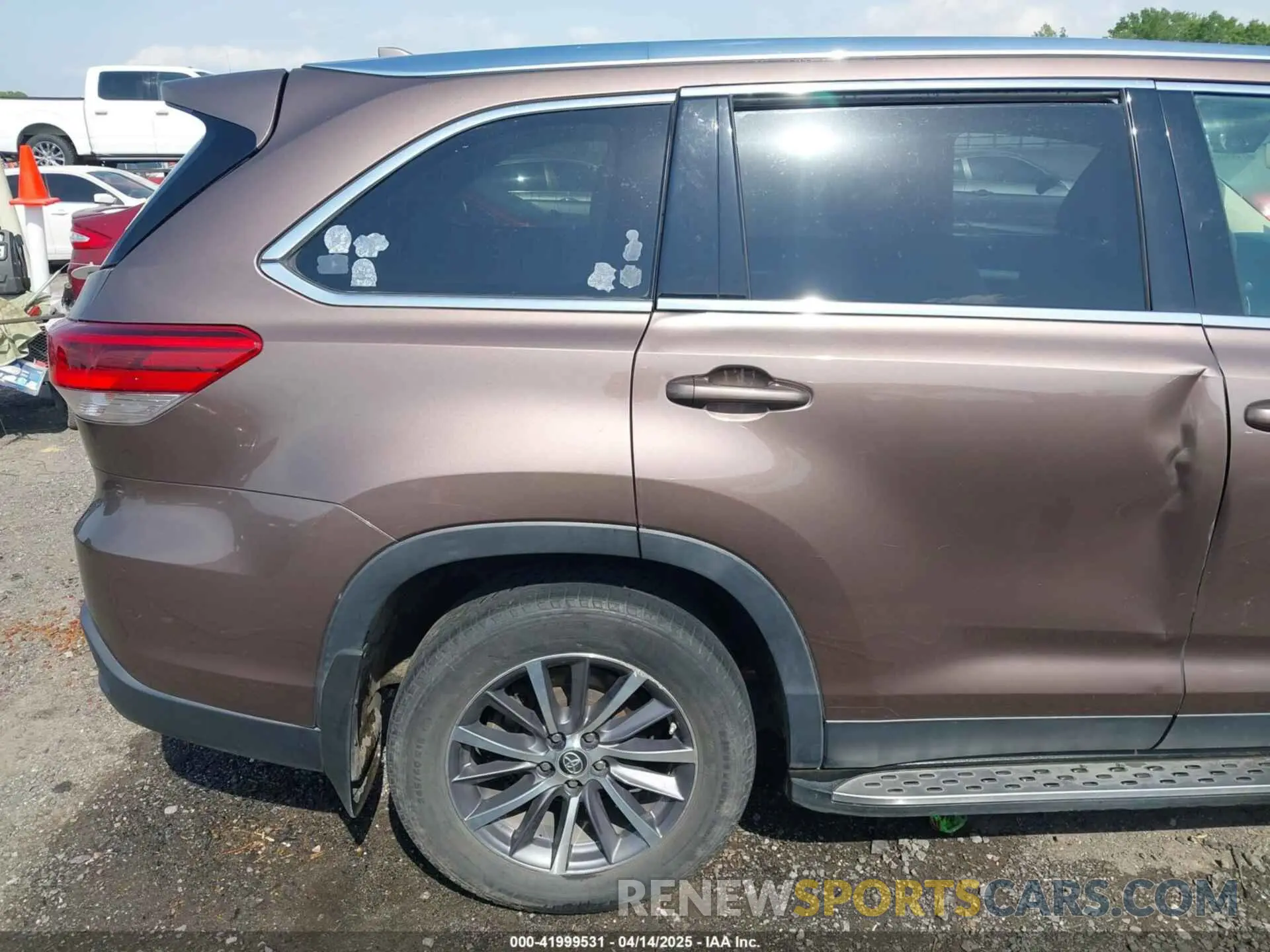 19 Photograph of a damaged car 5TDKZRFH3KS344289 TOYOTA HIGHLANDER 2019