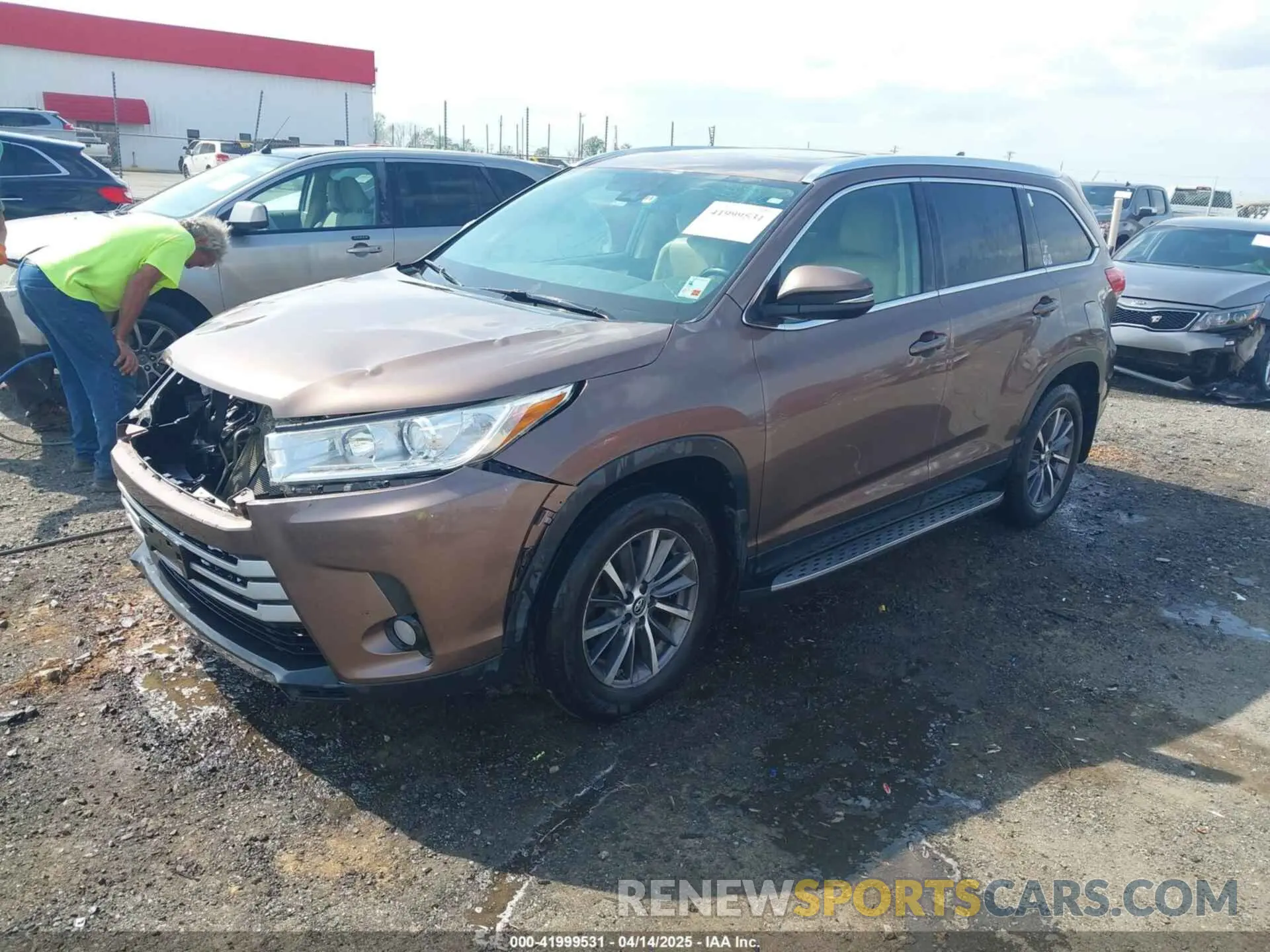 2 Photograph of a damaged car 5TDKZRFH3KS344289 TOYOTA HIGHLANDER 2019