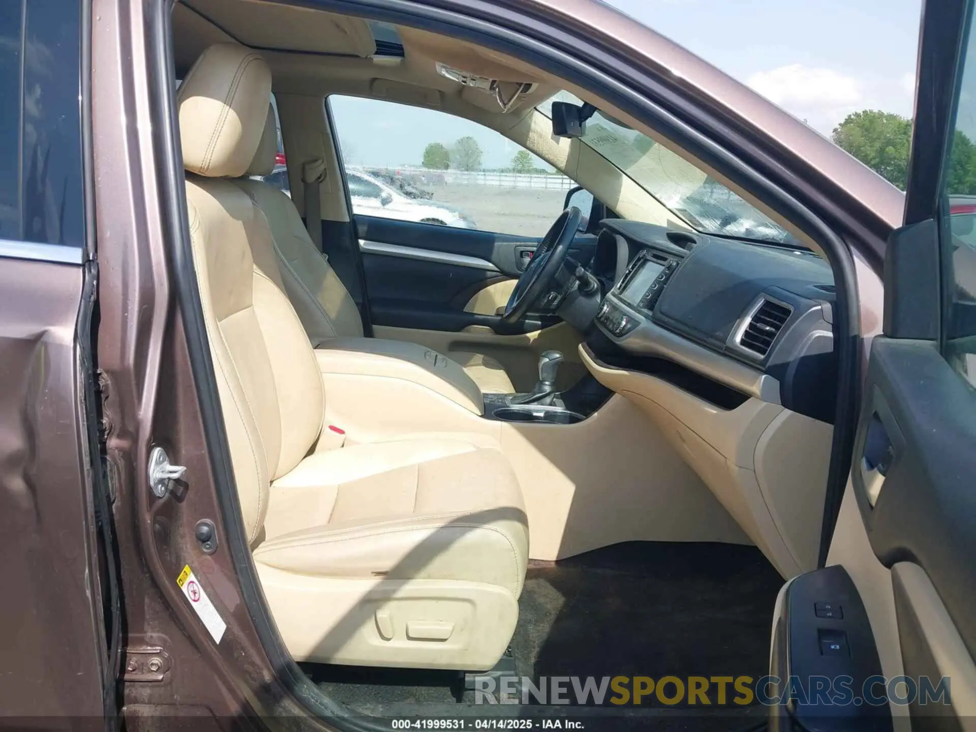 5 Photograph of a damaged car 5TDKZRFH3KS344289 TOYOTA HIGHLANDER 2019