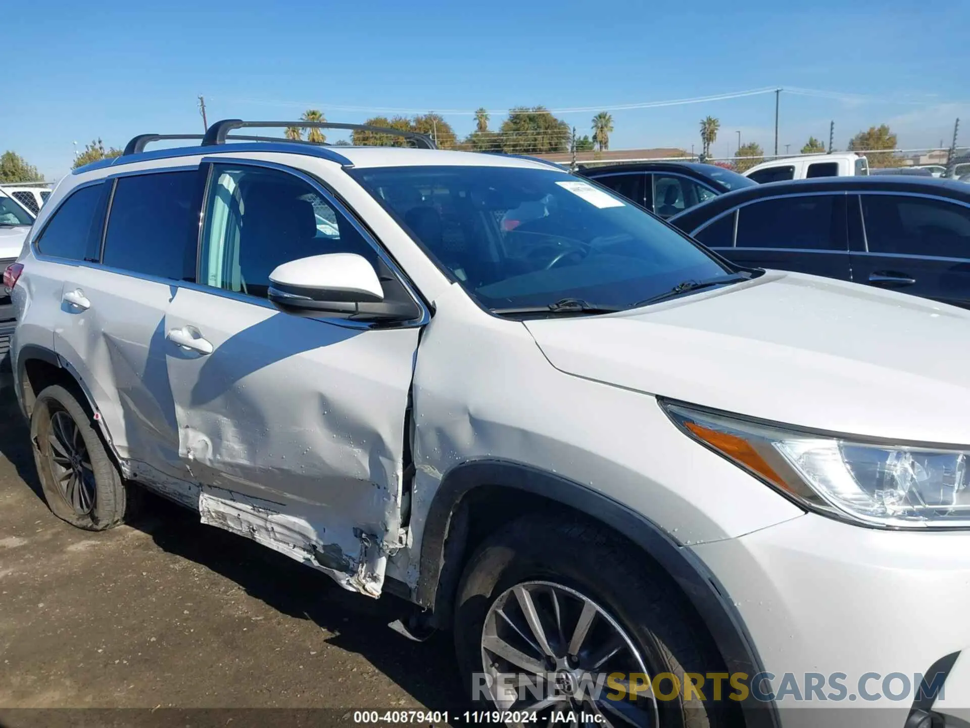 13 Photograph of a damaged car 5TDKZRFH3KS350125 TOYOTA HIGHLANDER 2019