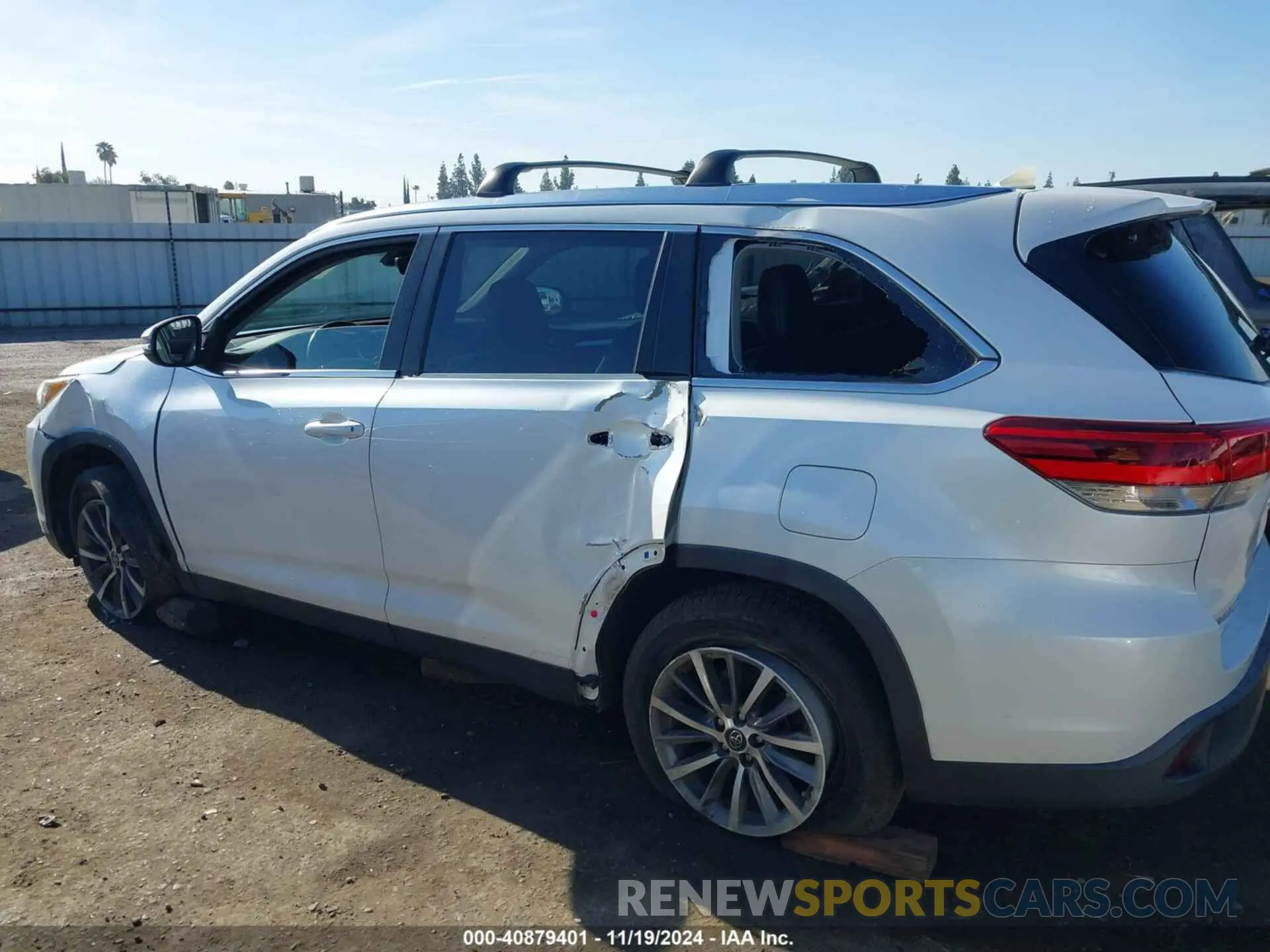 14 Photograph of a damaged car 5TDKZRFH3KS350125 TOYOTA HIGHLANDER 2019