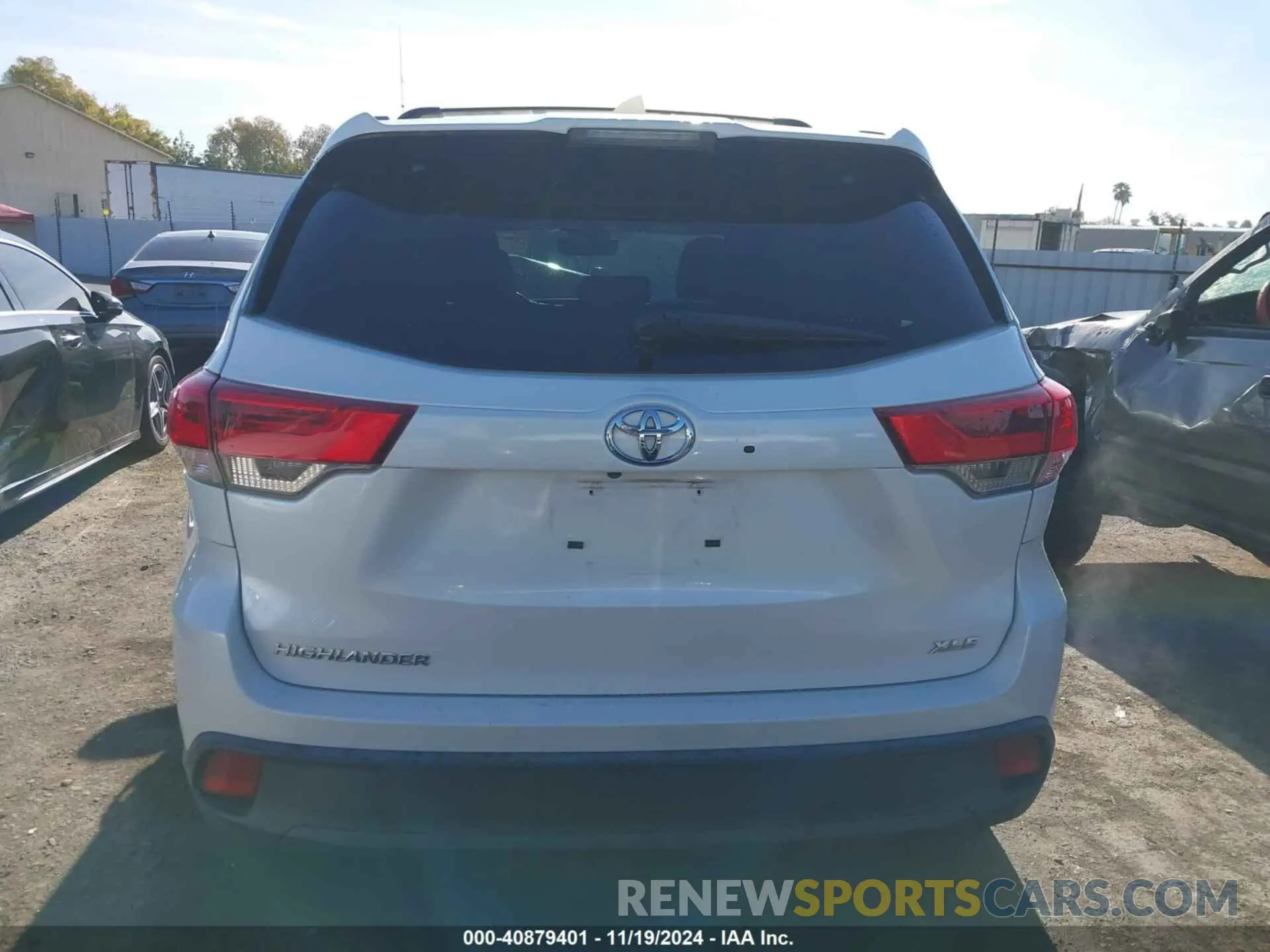 16 Photograph of a damaged car 5TDKZRFH3KS350125 TOYOTA HIGHLANDER 2019