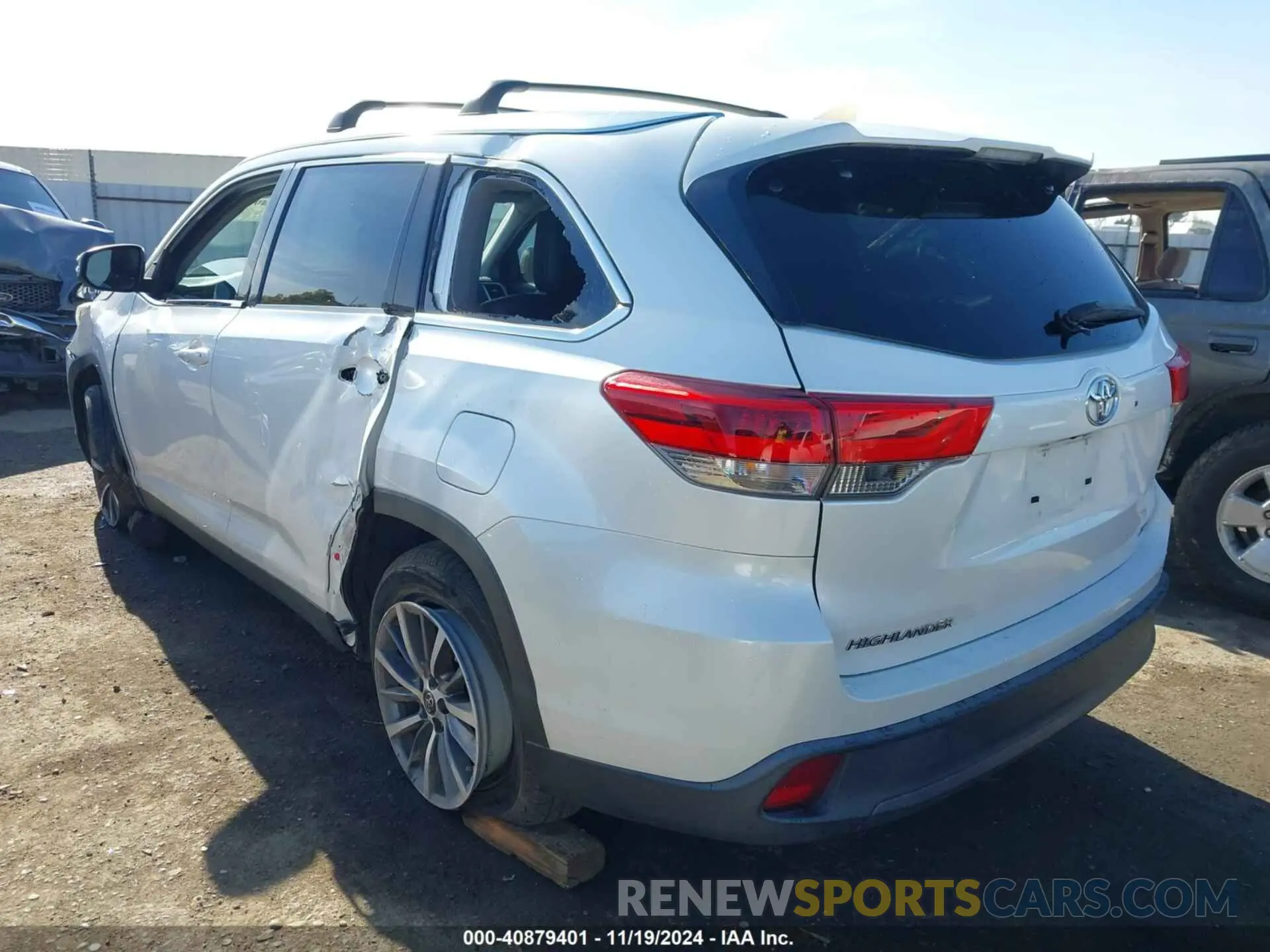 3 Photograph of a damaged car 5TDKZRFH3KS350125 TOYOTA HIGHLANDER 2019