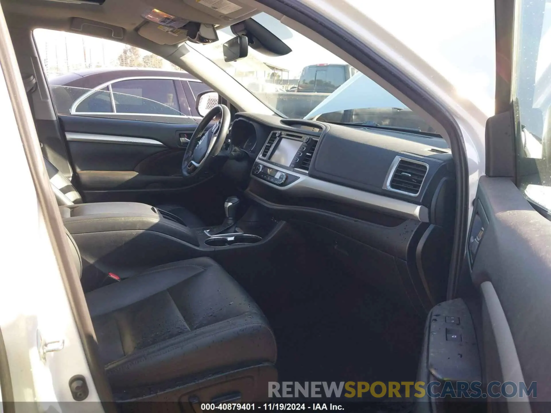 5 Photograph of a damaged car 5TDKZRFH3KS350125 TOYOTA HIGHLANDER 2019