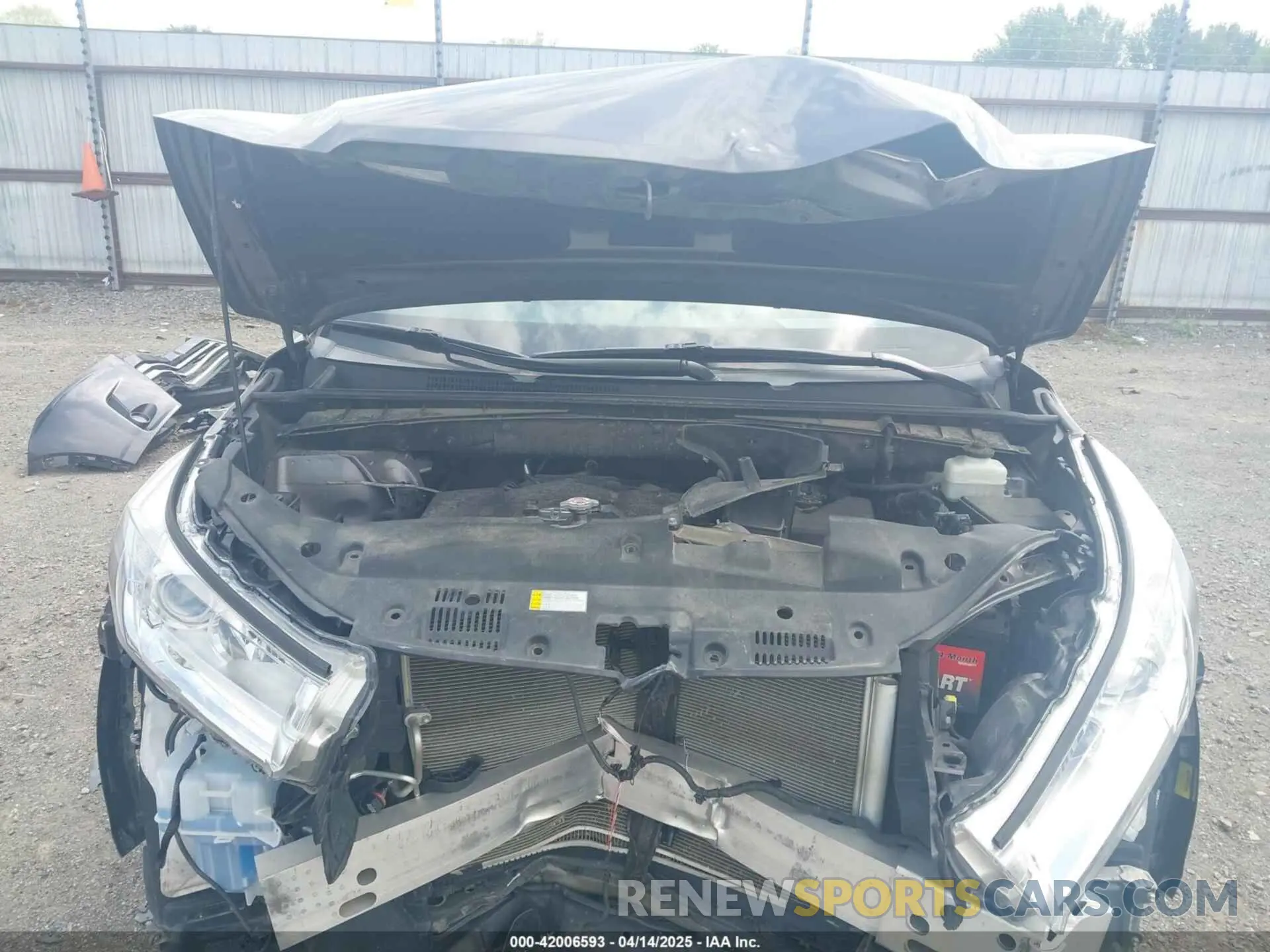 10 Photograph of a damaged car 5TDKZRFH3KS353087 TOYOTA HIGHLANDER 2019