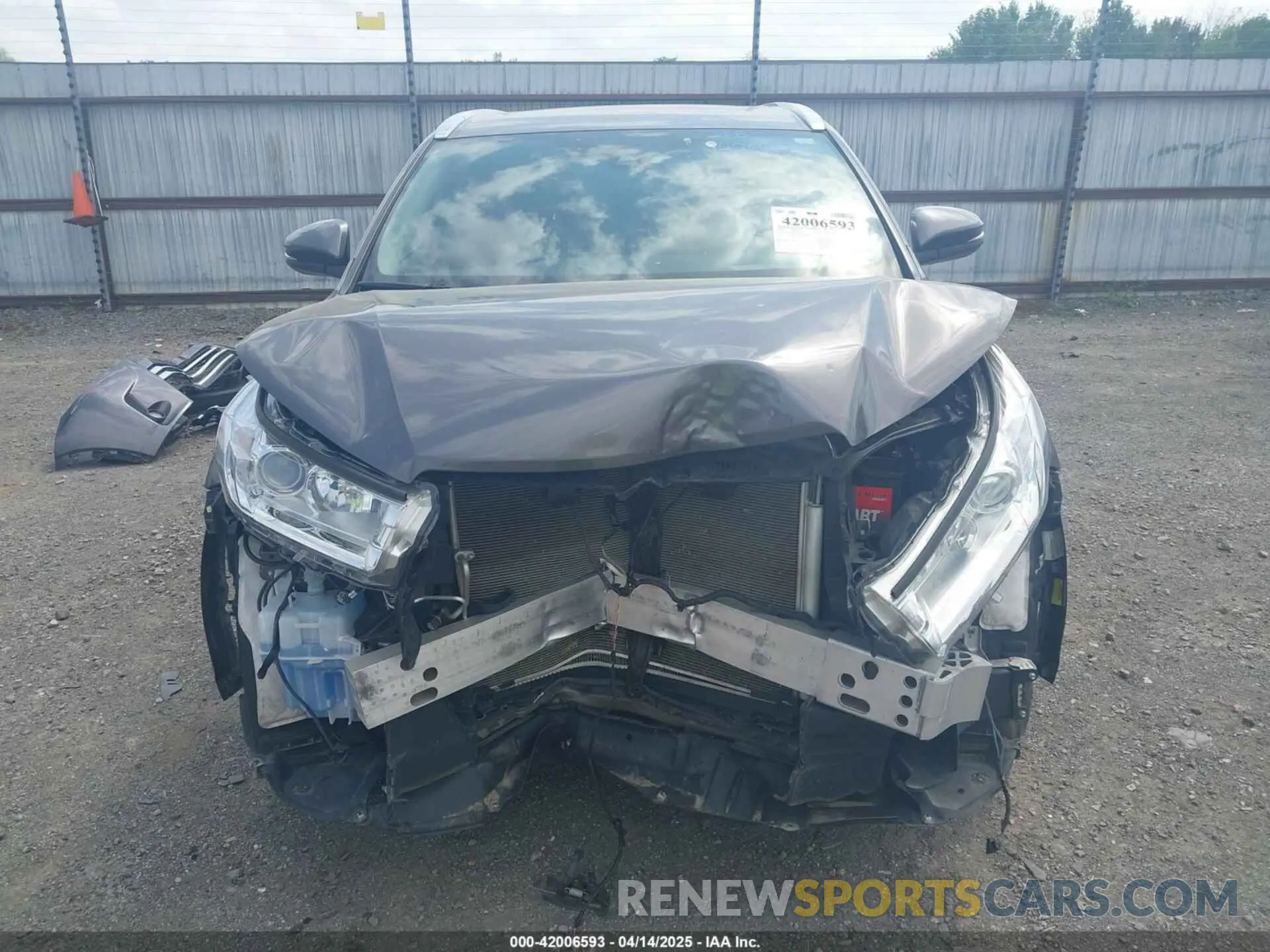13 Photograph of a damaged car 5TDKZRFH3KS353087 TOYOTA HIGHLANDER 2019