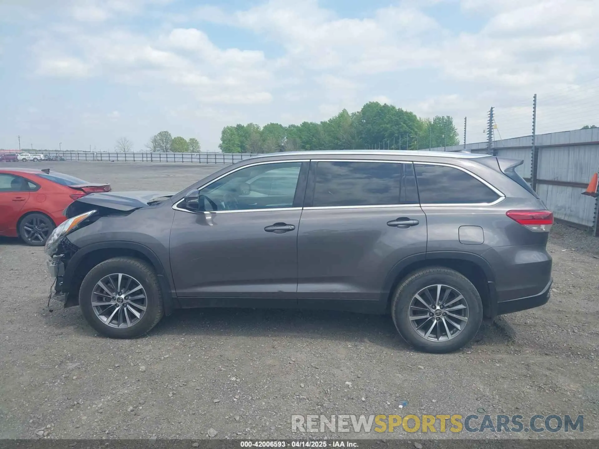 15 Photograph of a damaged car 5TDKZRFH3KS353087 TOYOTA HIGHLANDER 2019