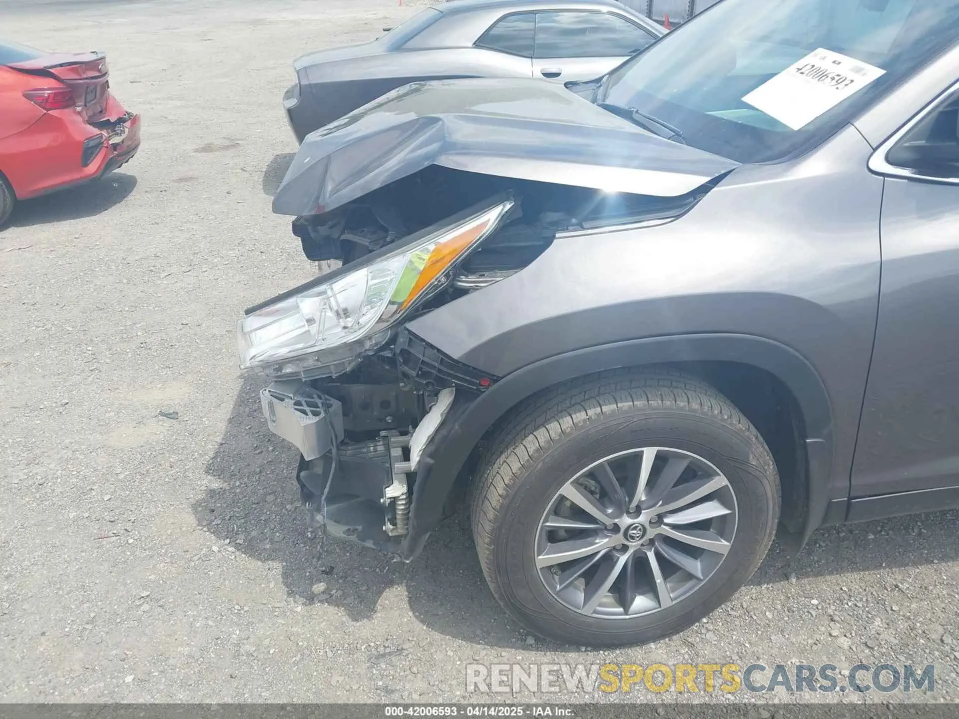 18 Photograph of a damaged car 5TDKZRFH3KS353087 TOYOTA HIGHLANDER 2019