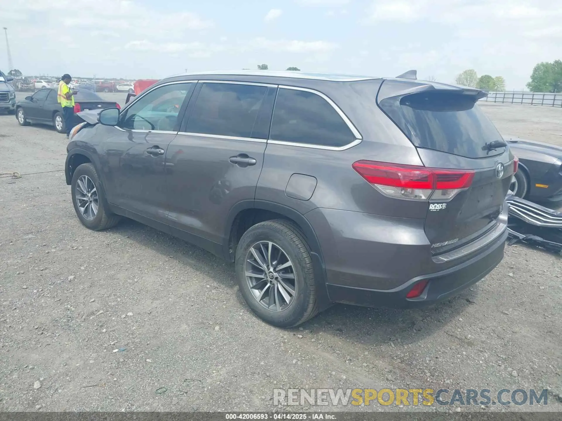 3 Photograph of a damaged car 5TDKZRFH3KS353087 TOYOTA HIGHLANDER 2019