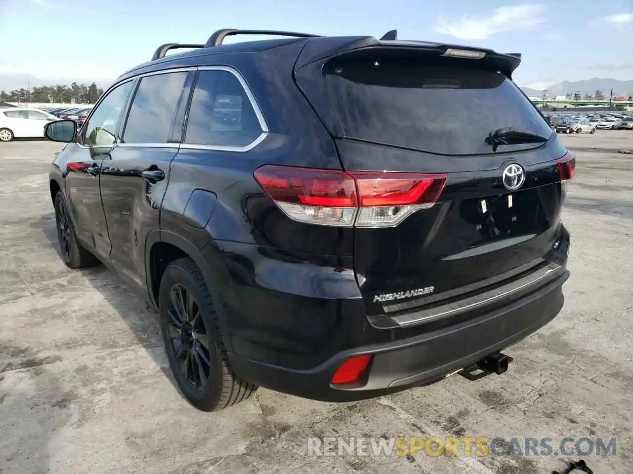 2 Photograph of a damaged car 5TDKZRFH3KS550602 TOYOTA HIGHLANDER 2019