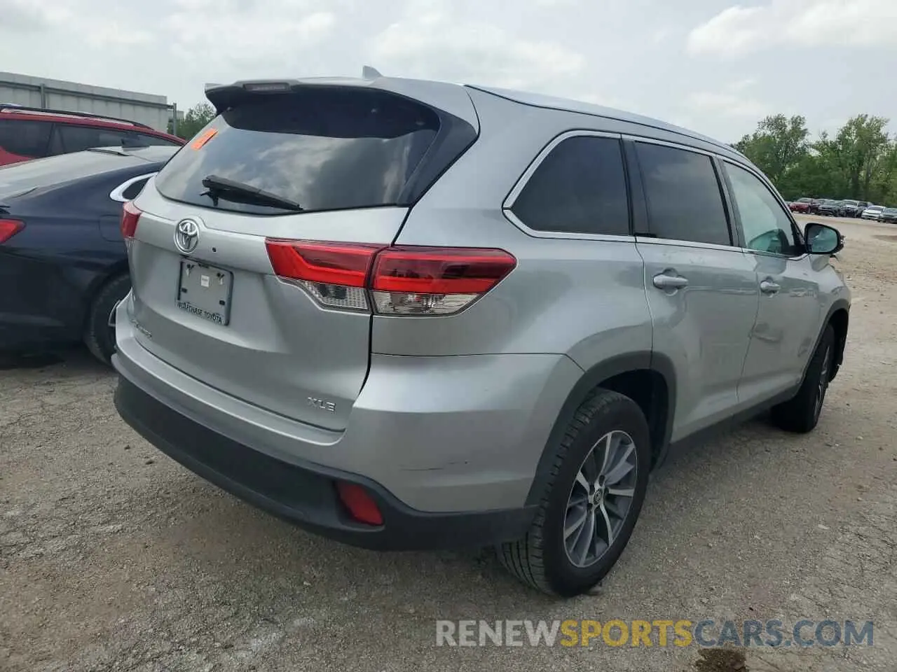 3 Photograph of a damaged car 5TDKZRFH3KS555086 TOYOTA HIGHLANDER 2019