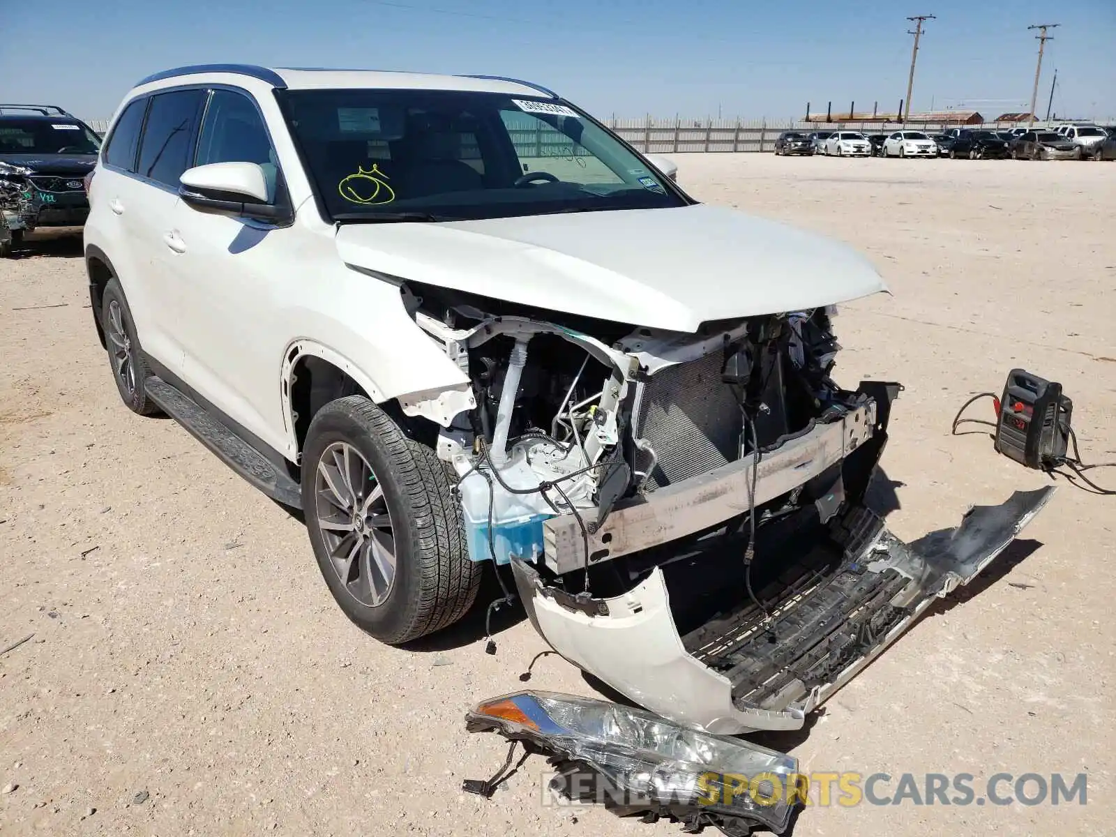 1 Photograph of a damaged car 5TDKZRFH3KS557372 TOYOTA HIGHLANDER 2019