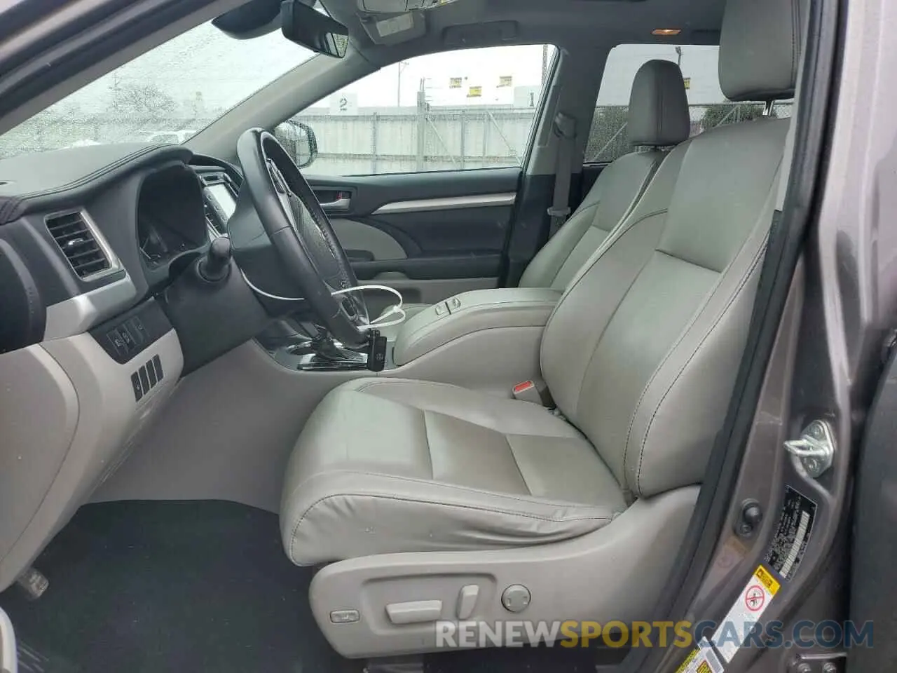 7 Photograph of a damaged car 5TDKZRFH3KS557758 TOYOTA HIGHLANDER 2019