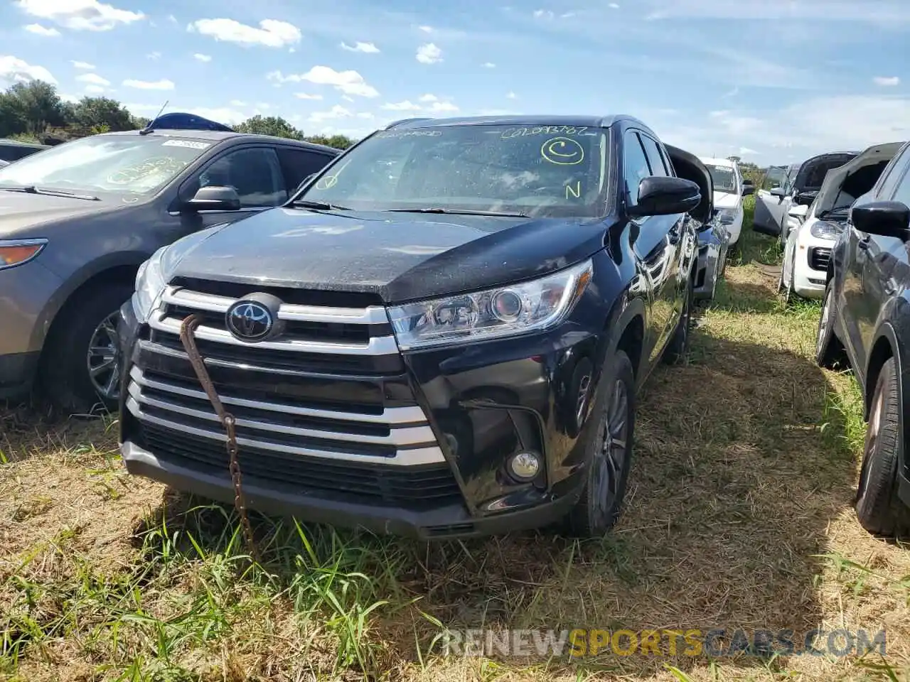 2 Photograph of a damaged car 5TDKZRFH3KS558635 TOYOTA HIGHLANDER 2019