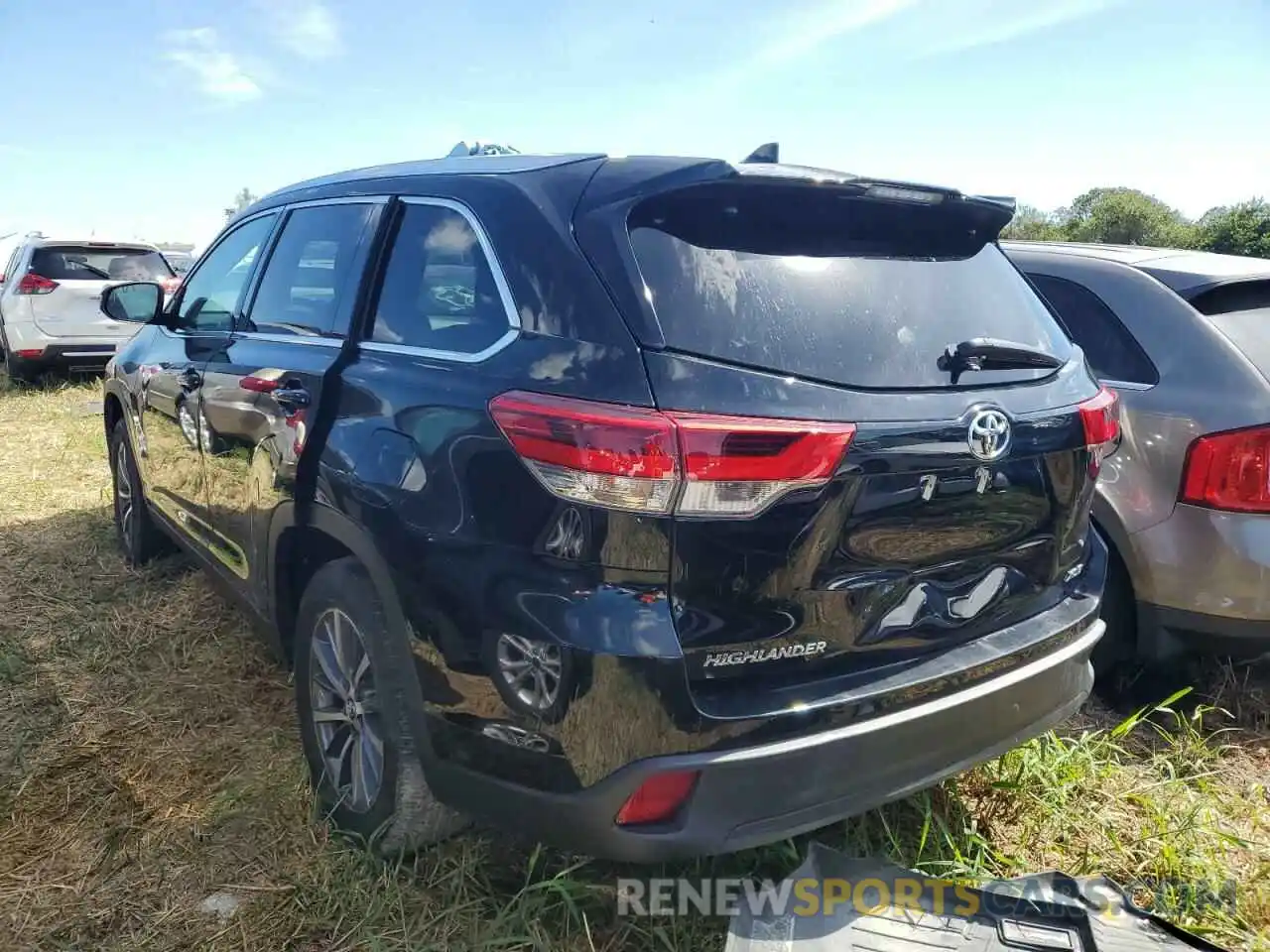 3 Photograph of a damaged car 5TDKZRFH3KS558635 TOYOTA HIGHLANDER 2019