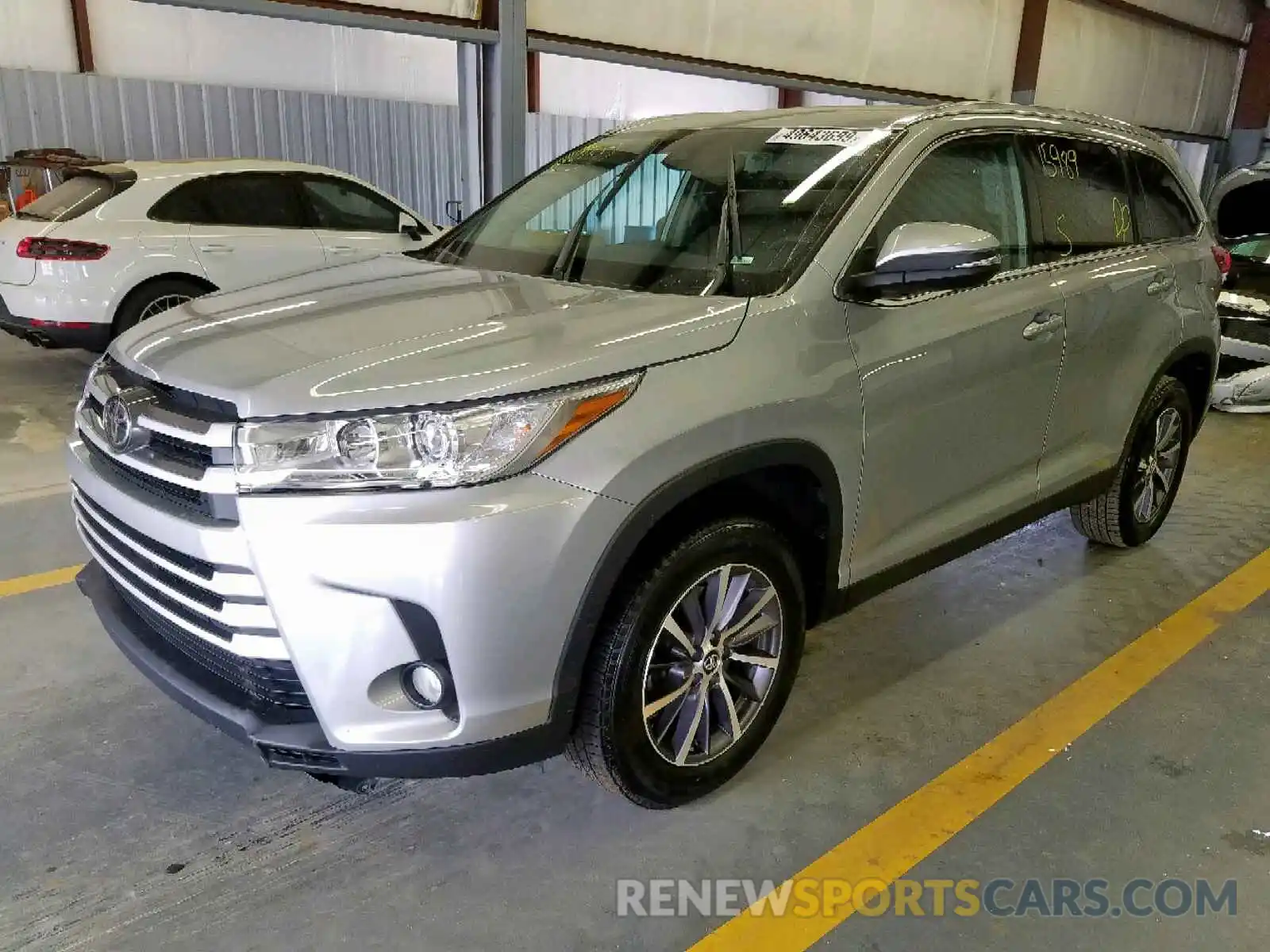 2 Photograph of a damaged car 5TDKZRFH3KS558795 TOYOTA HIGHLANDER 2019