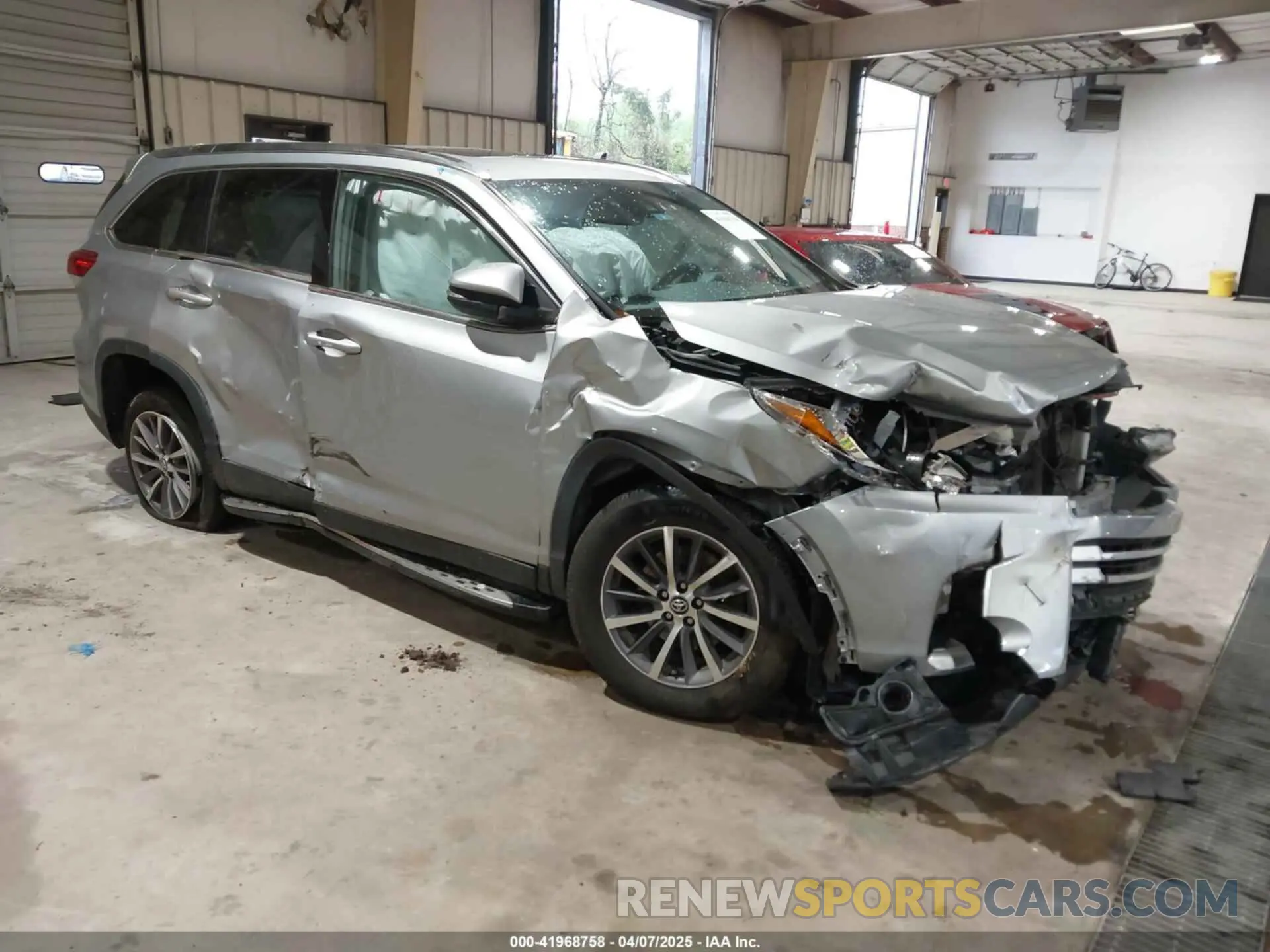 1 Photograph of a damaged car 5TDKZRFH3KS559252 TOYOTA HIGHLANDER 2019
