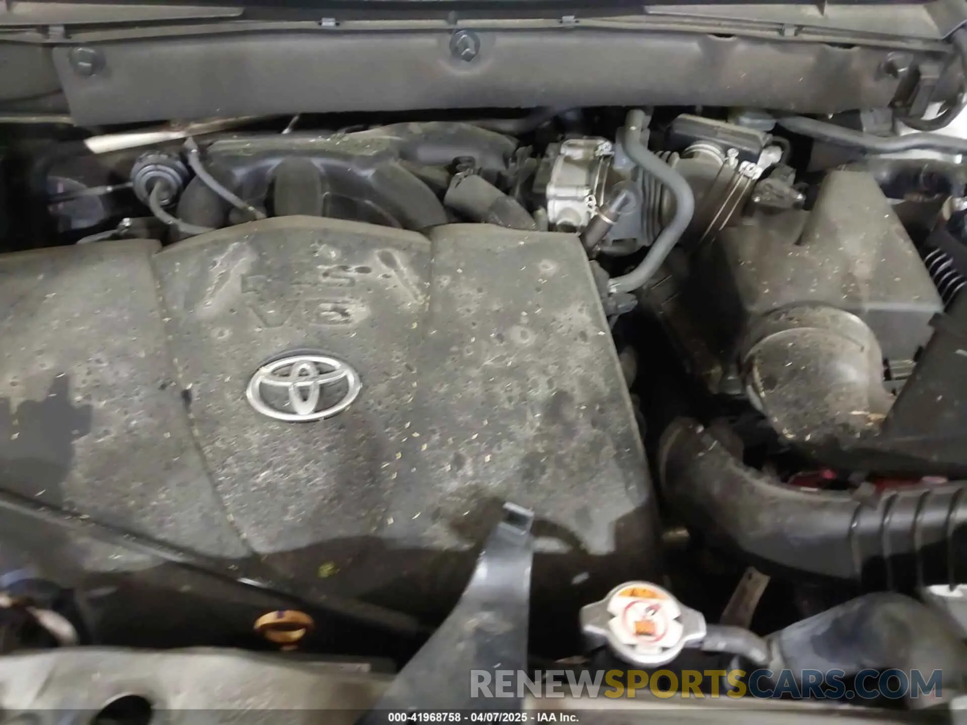 10 Photograph of a damaged car 5TDKZRFH3KS559252 TOYOTA HIGHLANDER 2019