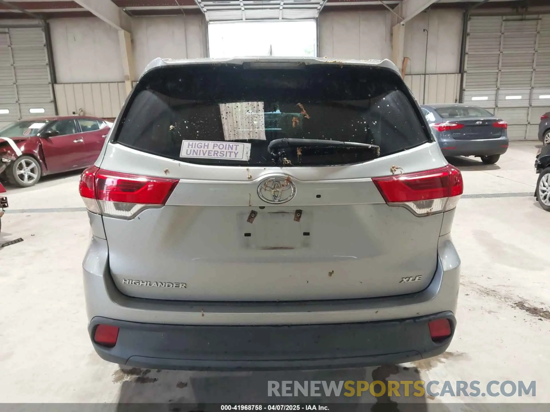 15 Photograph of a damaged car 5TDKZRFH3KS559252 TOYOTA HIGHLANDER 2019