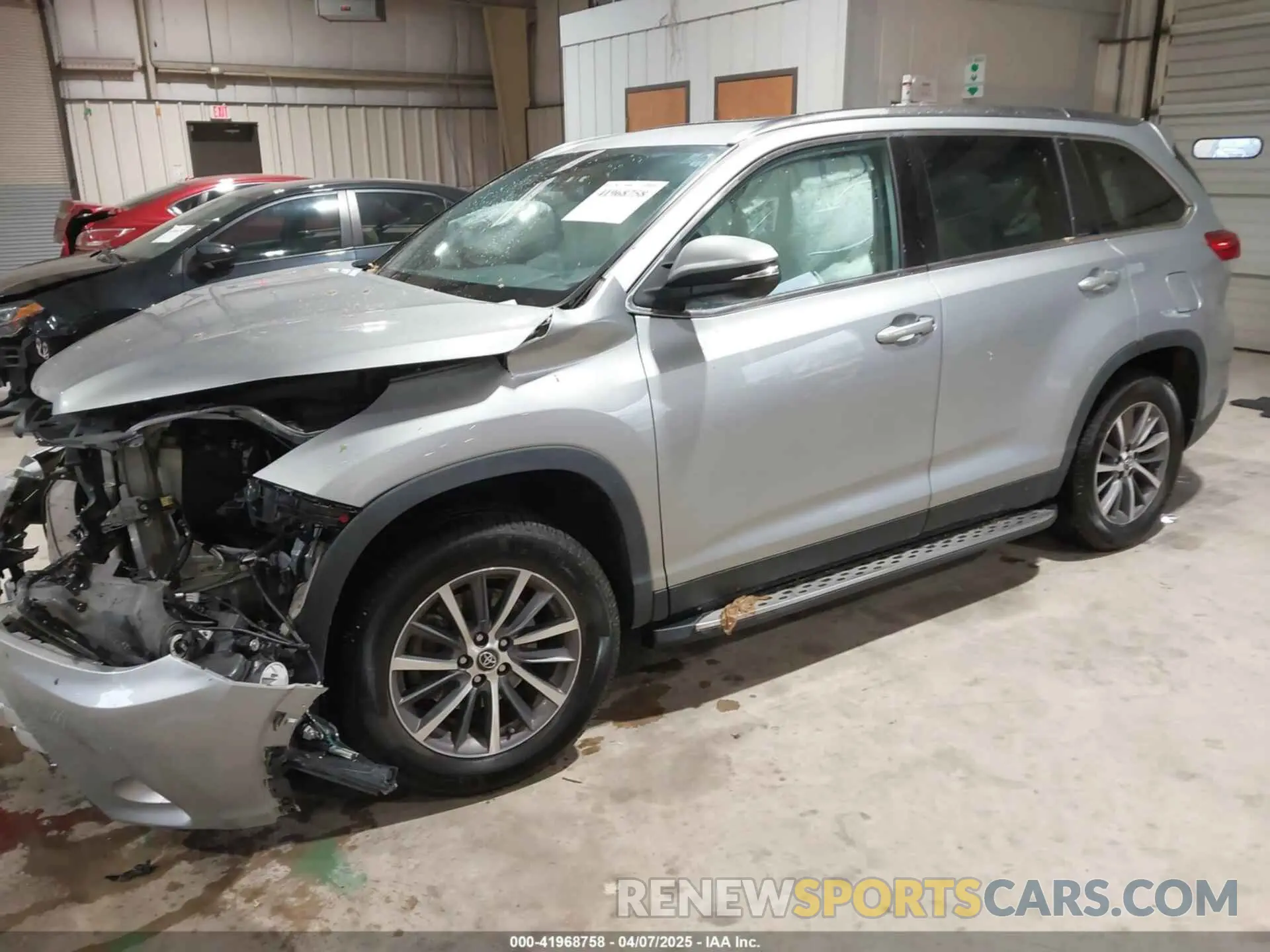 2 Photograph of a damaged car 5TDKZRFH3KS559252 TOYOTA HIGHLANDER 2019