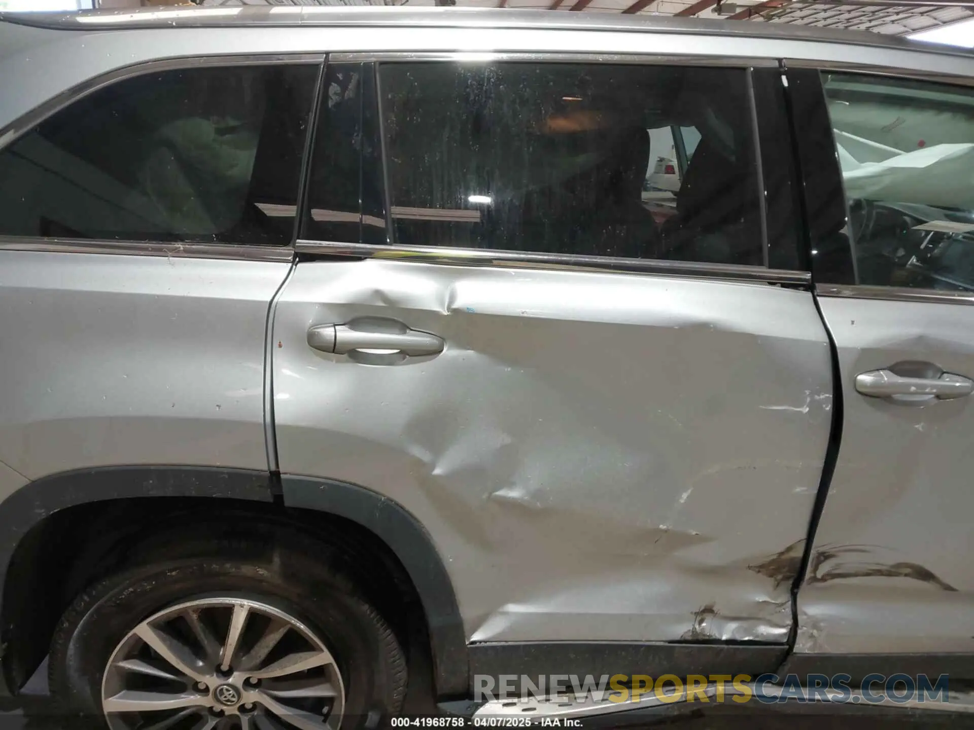 6 Photograph of a damaged car 5TDKZRFH3KS559252 TOYOTA HIGHLANDER 2019