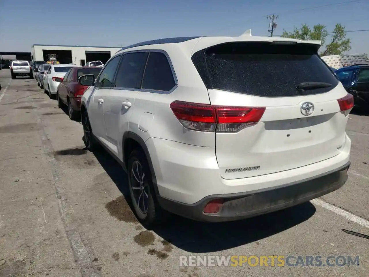 3 Photograph of a damaged car 5TDKZRFH3KS559557 TOYOTA HIGHLANDER 2019