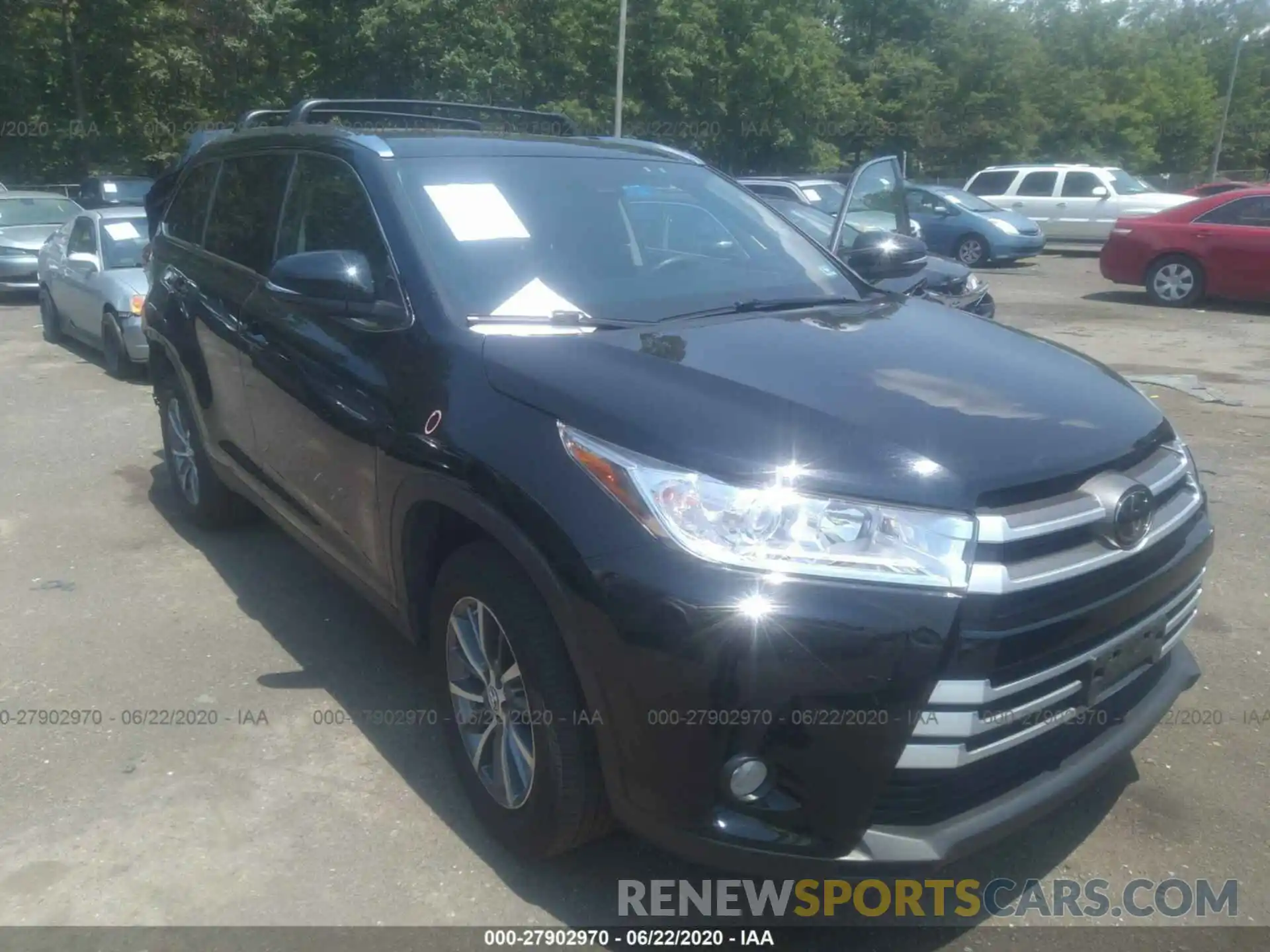 1 Photograph of a damaged car 5TDKZRFH3KS560417 TOYOTA HIGHLANDER 2019