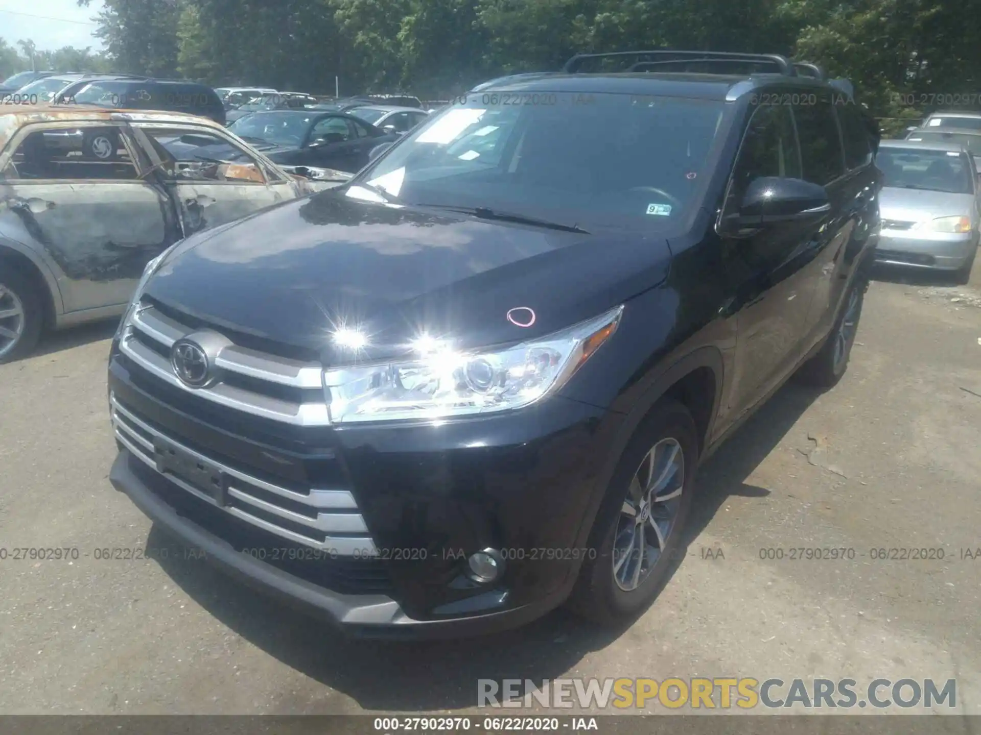 2 Photograph of a damaged car 5TDKZRFH3KS560417 TOYOTA HIGHLANDER 2019