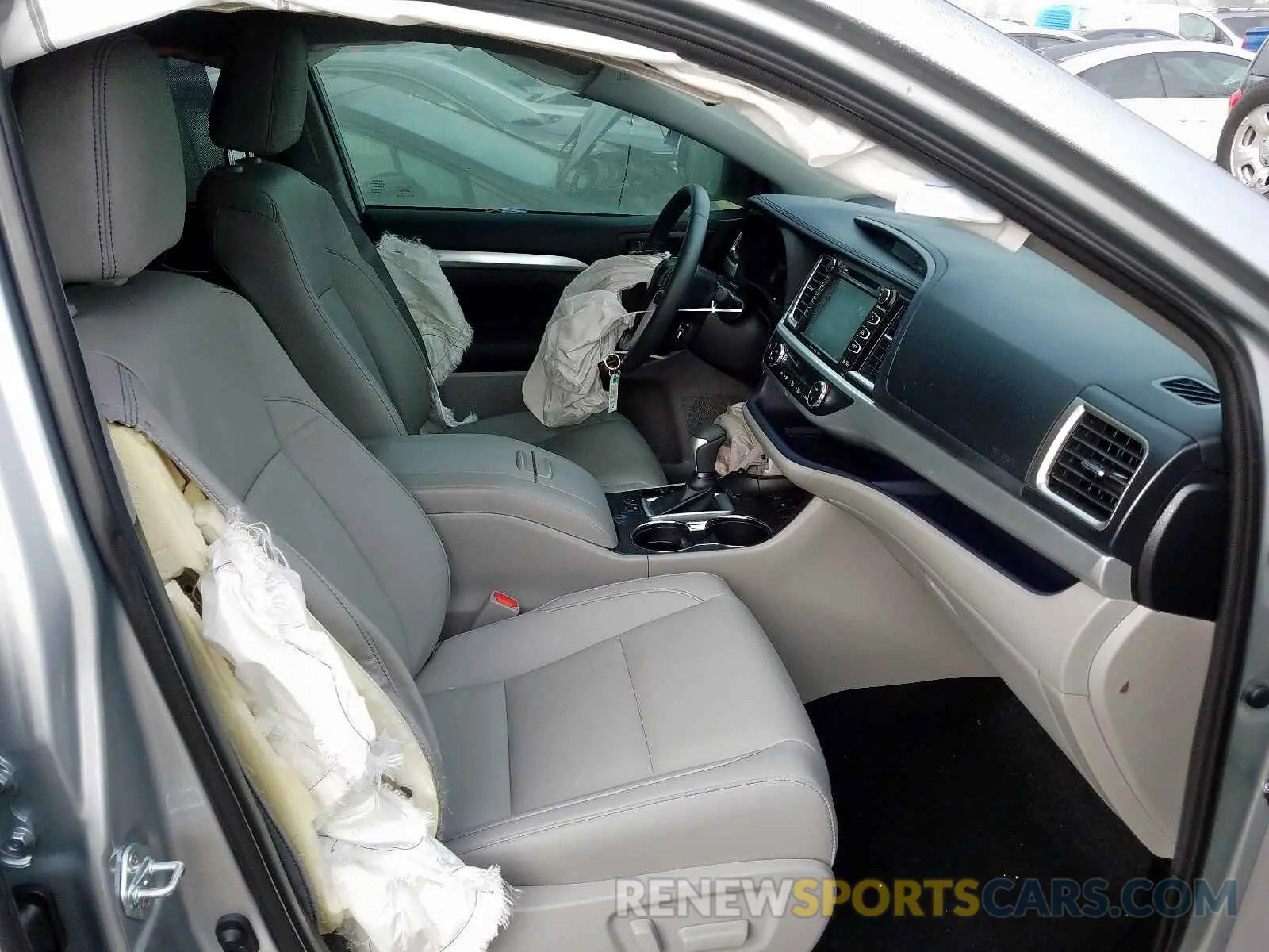 5 Photograph of a damaged car 5TDKZRFH3KS563267 TOYOTA HIGHLANDER 2019