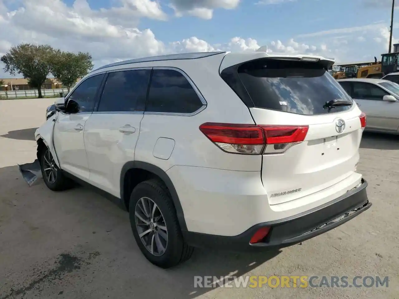 2 Photograph of a damaged car 5TDKZRFH3KS566928 TOYOTA HIGHLANDER 2019