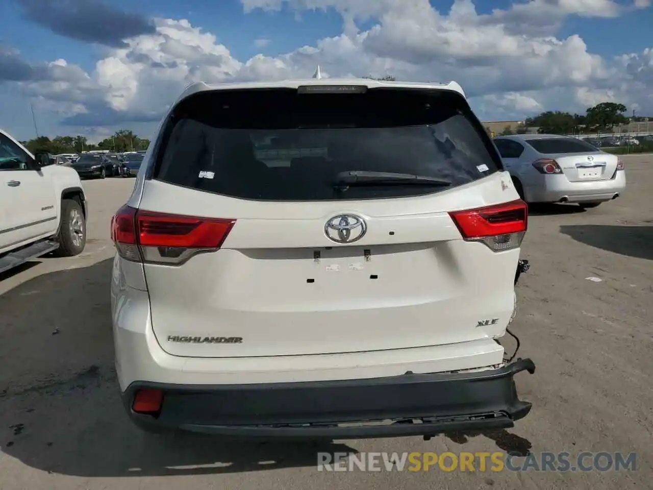 6 Photograph of a damaged car 5TDKZRFH3KS566928 TOYOTA HIGHLANDER 2019