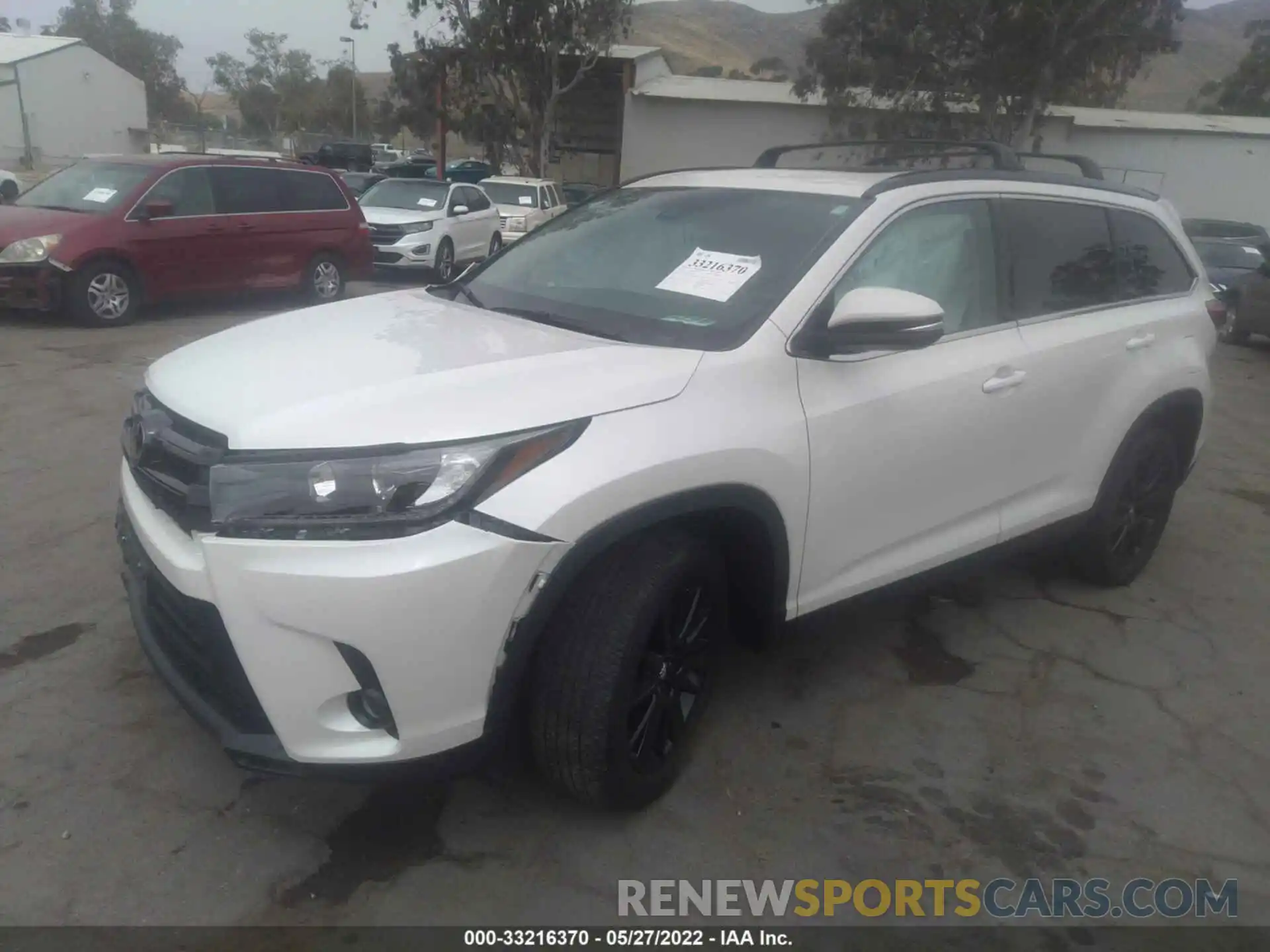 2 Photograph of a damaged car 5TDKZRFH3KS569621 TOYOTA HIGHLANDER 2019