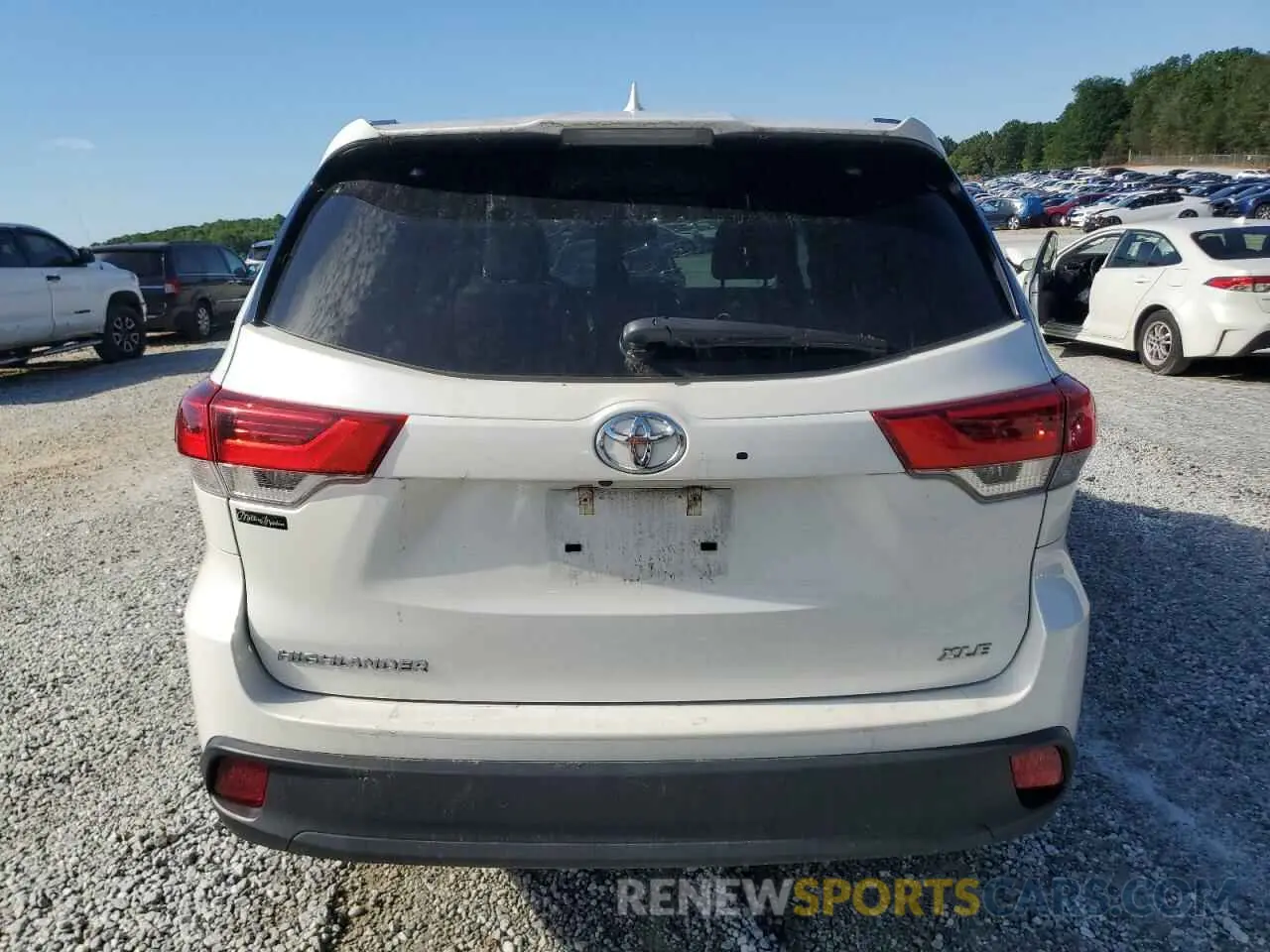 6 Photograph of a damaged car 5TDKZRFH3KS569876 TOYOTA HIGHLANDER 2019