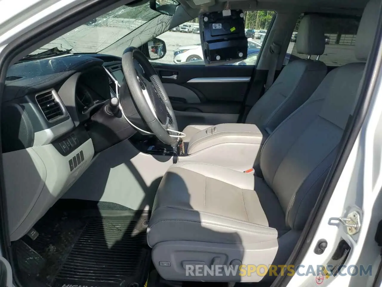 7 Photograph of a damaged car 5TDKZRFH3KS569876 TOYOTA HIGHLANDER 2019