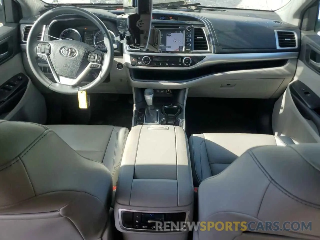 8 Photograph of a damaged car 5TDKZRFH3KS569876 TOYOTA HIGHLANDER 2019