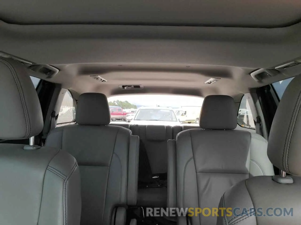 10 Photograph of a damaged car 5TDKZRFH3KS570400 TOYOTA HIGHLANDER 2019