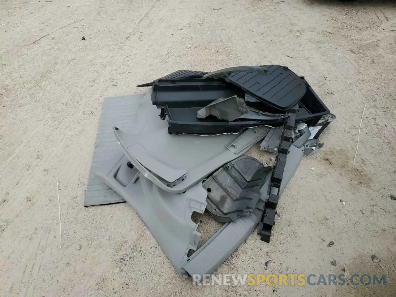 13 Photograph of a damaged car 5TDKZRFH3KS570400 TOYOTA HIGHLANDER 2019