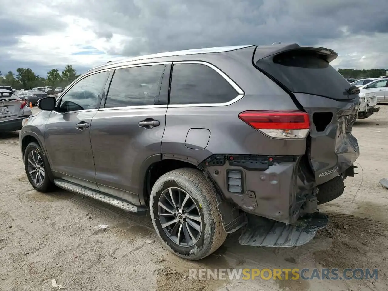 2 Photograph of a damaged car 5TDKZRFH3KS570400 TOYOTA HIGHLANDER 2019