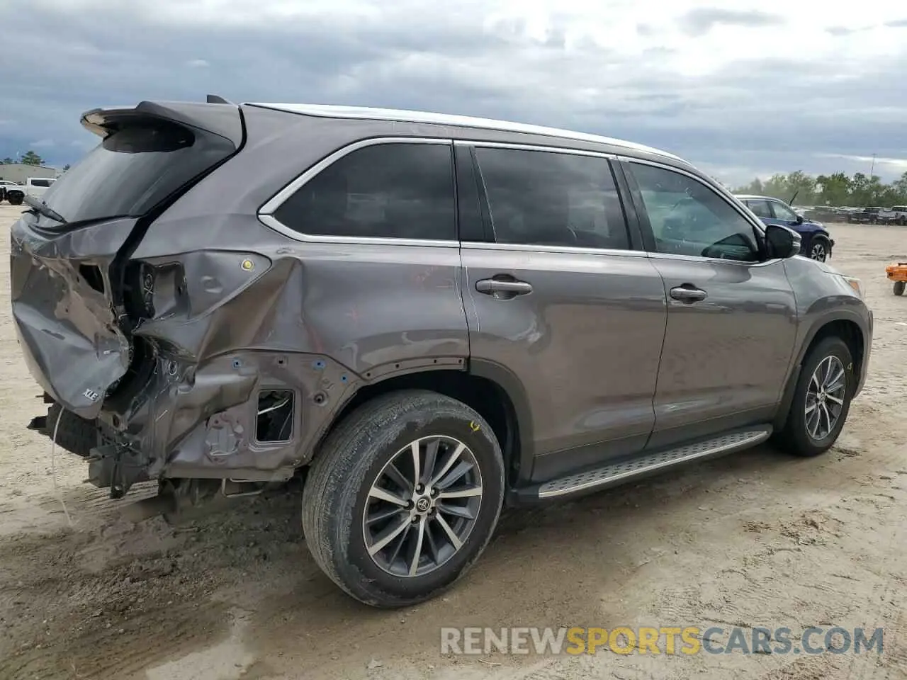 3 Photograph of a damaged car 5TDKZRFH3KS570400 TOYOTA HIGHLANDER 2019