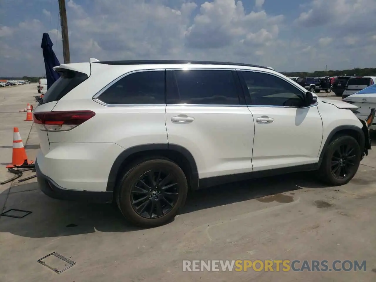 3 Photograph of a damaged car 5TDKZRFH3KS570607 TOYOTA HIGHLANDER 2019