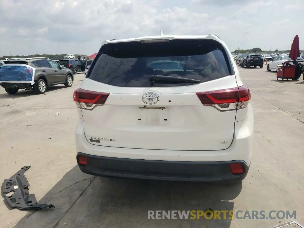 6 Photograph of a damaged car 5TDKZRFH3KS570607 TOYOTA HIGHLANDER 2019